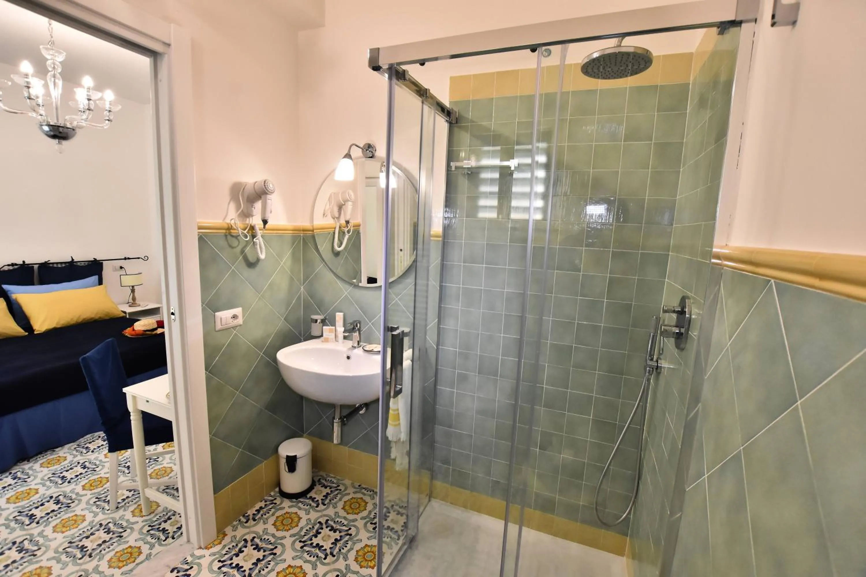 Shower in Il Gelsomino Amalfi