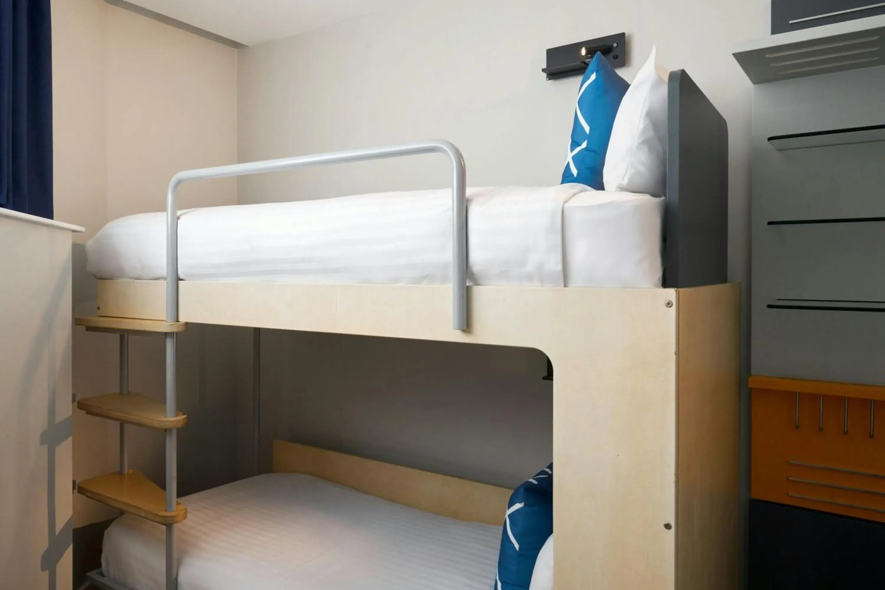 Efficient Bunk with Two Twin Beds and City View in Four Points Flex by Sheraton Cardiff Efficient Bunk with Two Twin Beds and City View in Four Points Flex by Sheraton Cardiff