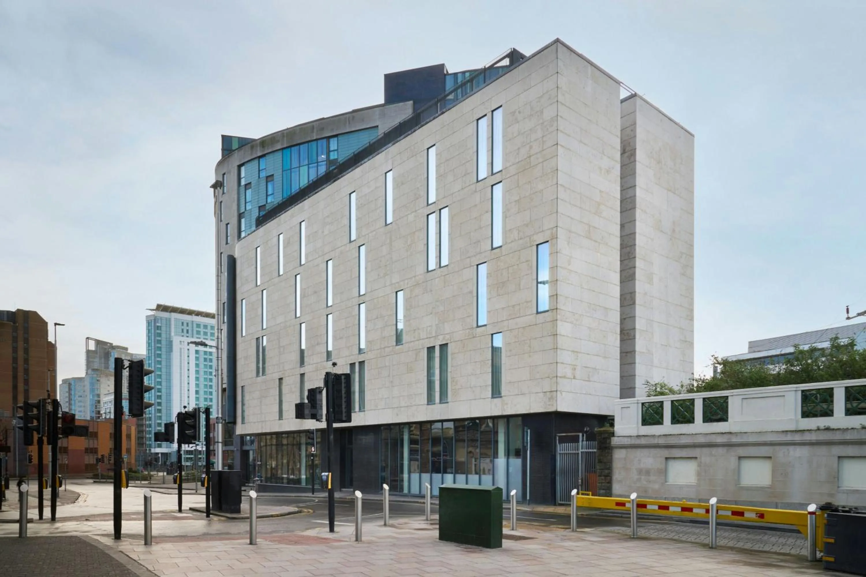 Property building in Four Points Flex by Sheraton Cardiff