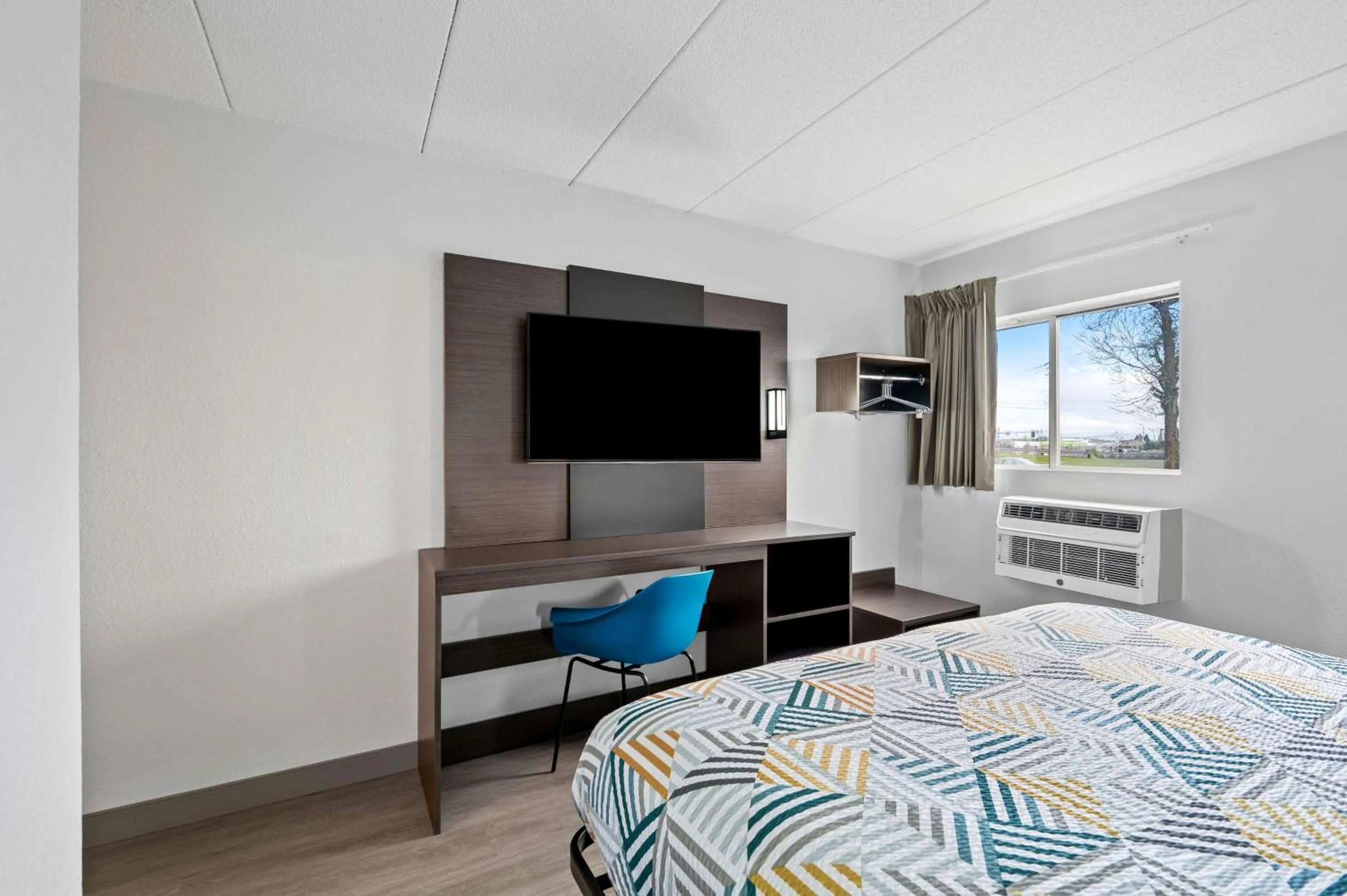 Bedroom, Bed in Motel 6-Portland, ME