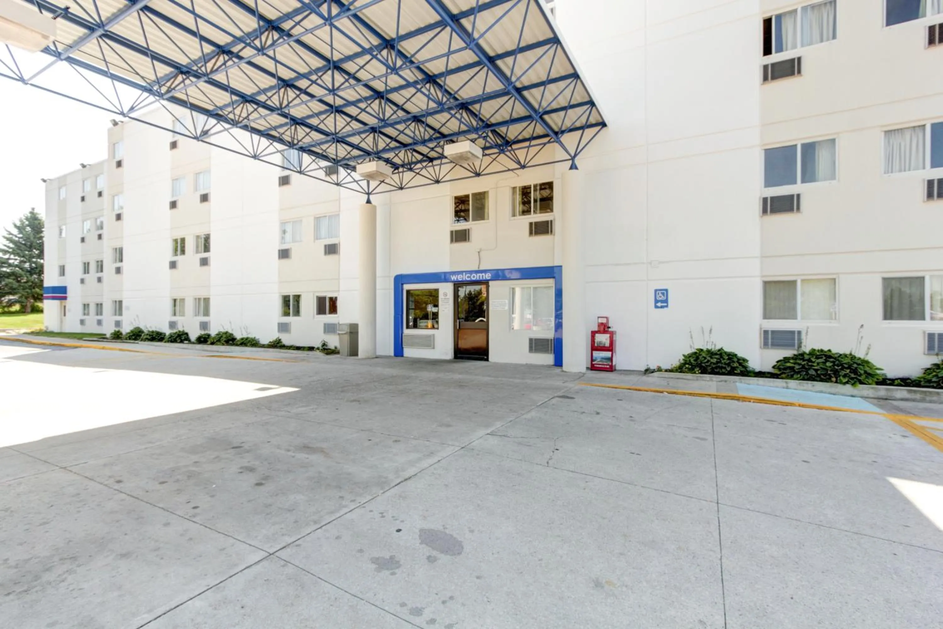 Facade/entrance in Motel 6-Portland, ME