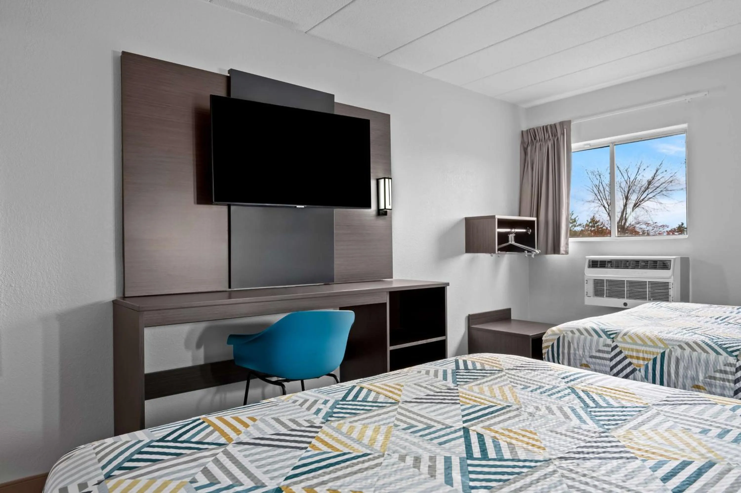 Bedroom, Bed in Motel 6-Portland, ME