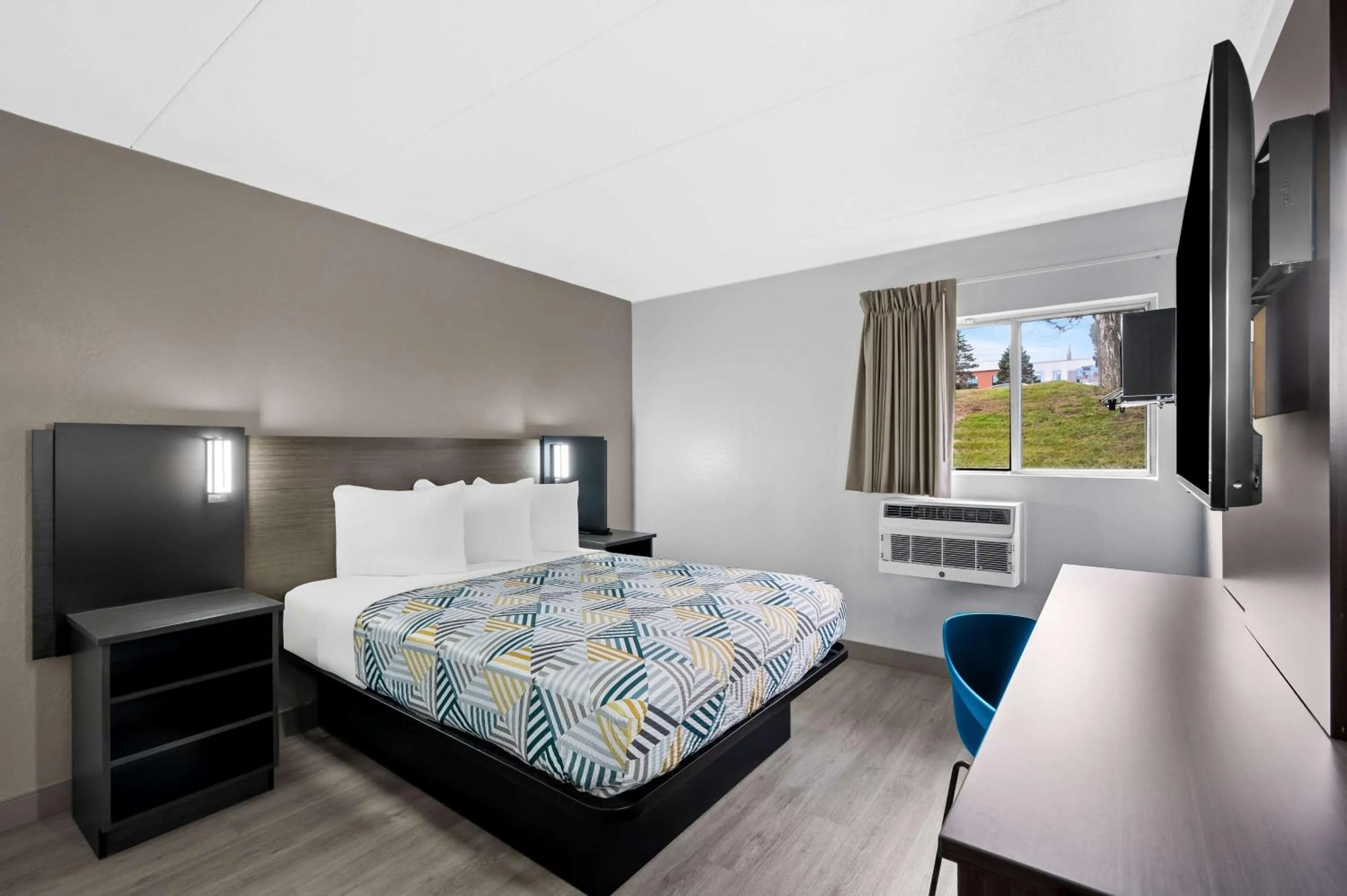 Bedroom, Bed in Motel 6-Portland, ME