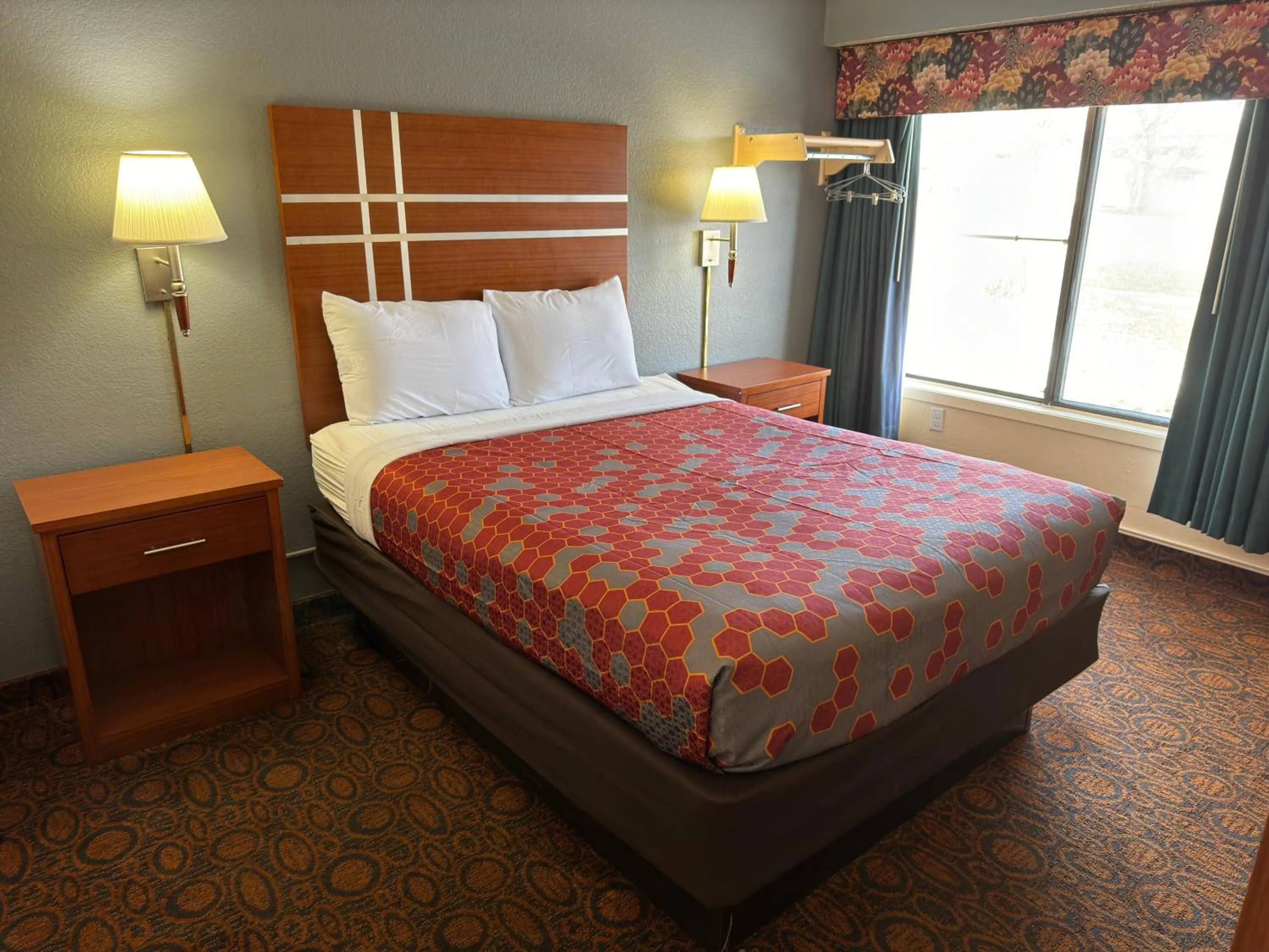 Bed in Econo Lodge Waite Park - St Cloud