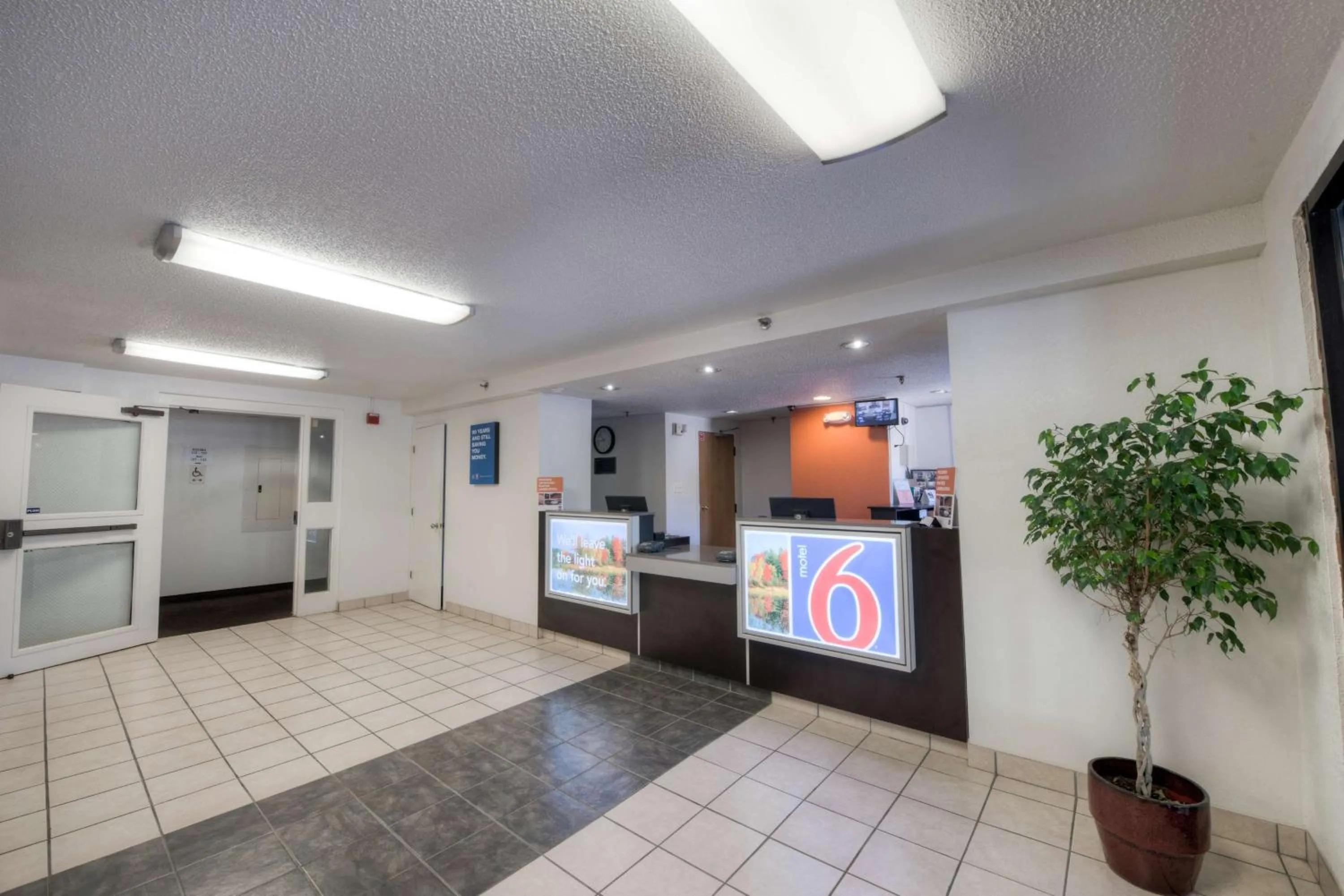 Lobby or reception in Motel 6-Branford, CT - New Haven