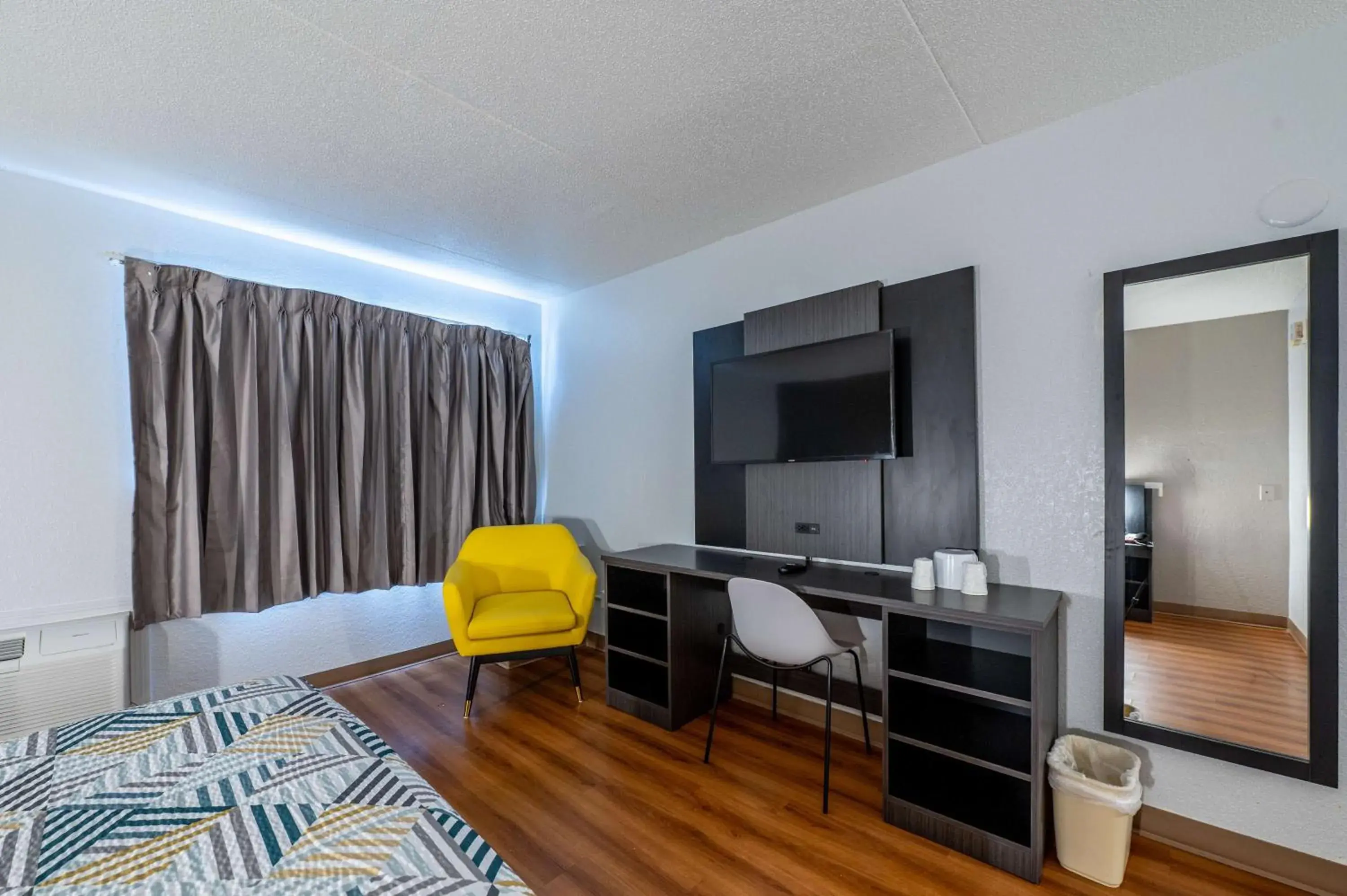 Deluxe Double Room in Motel 6-Branford, CT - New Haven Deluxe Double Room in Motel 6-Branford, CT - New Haven