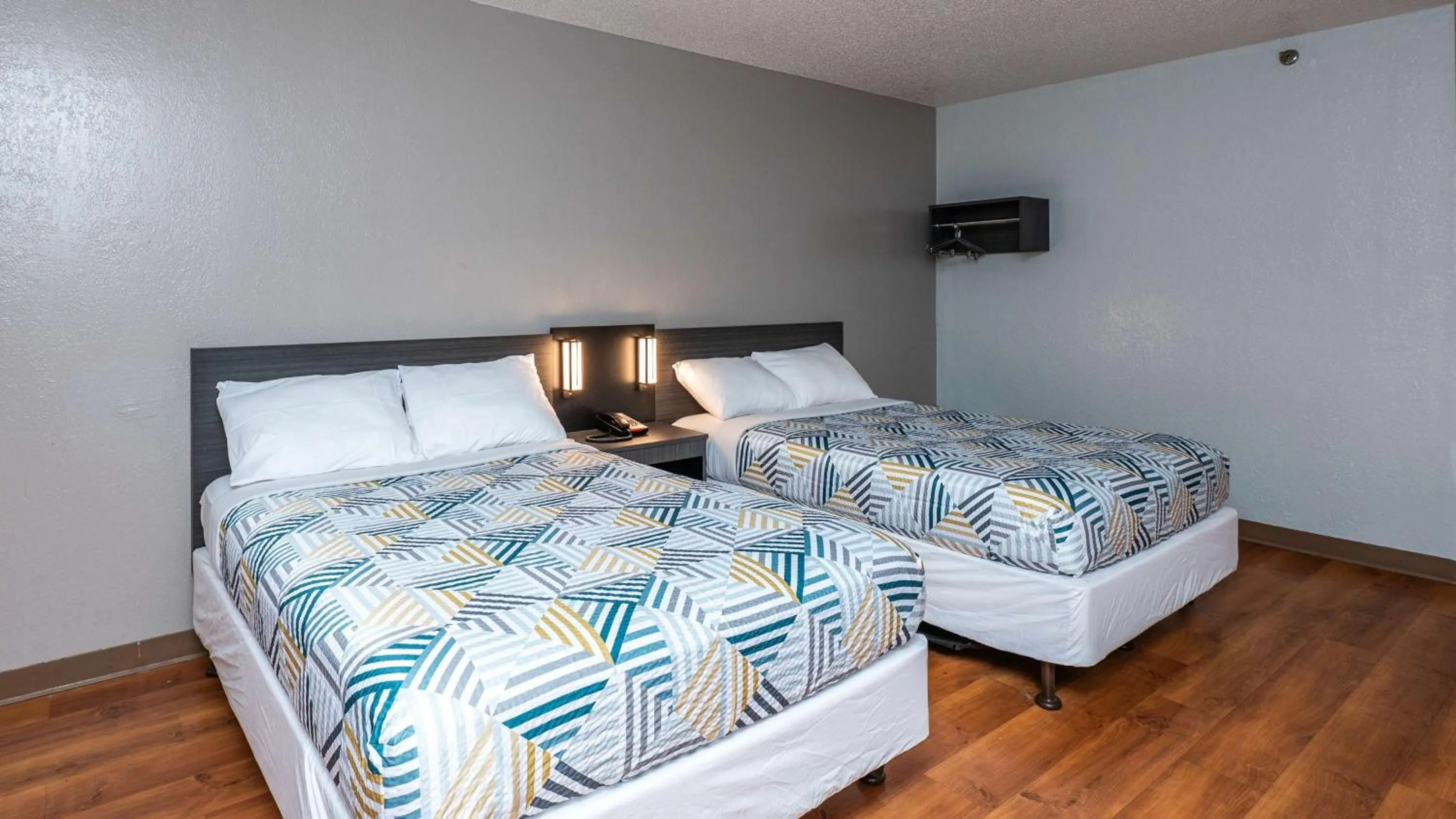 Bedroom, Bed in Motel 6-Branford, CT - New Haven