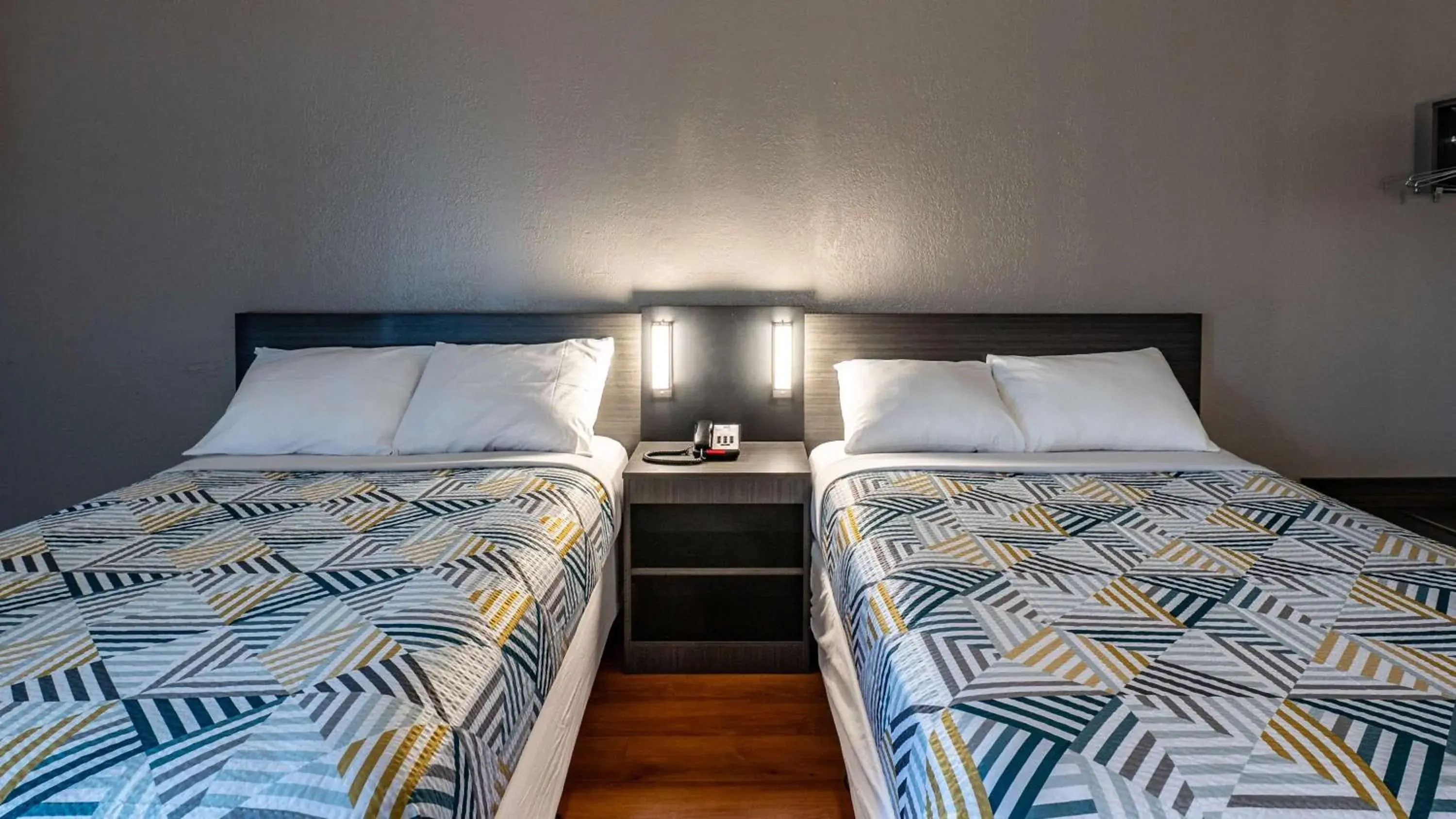 Deluxe Quadruple Room - Smoking in Motel 6-Branford, CT - New Haven Deluxe Quadruple Room - Smoking in Motel 6-Branford, CT - New Haven