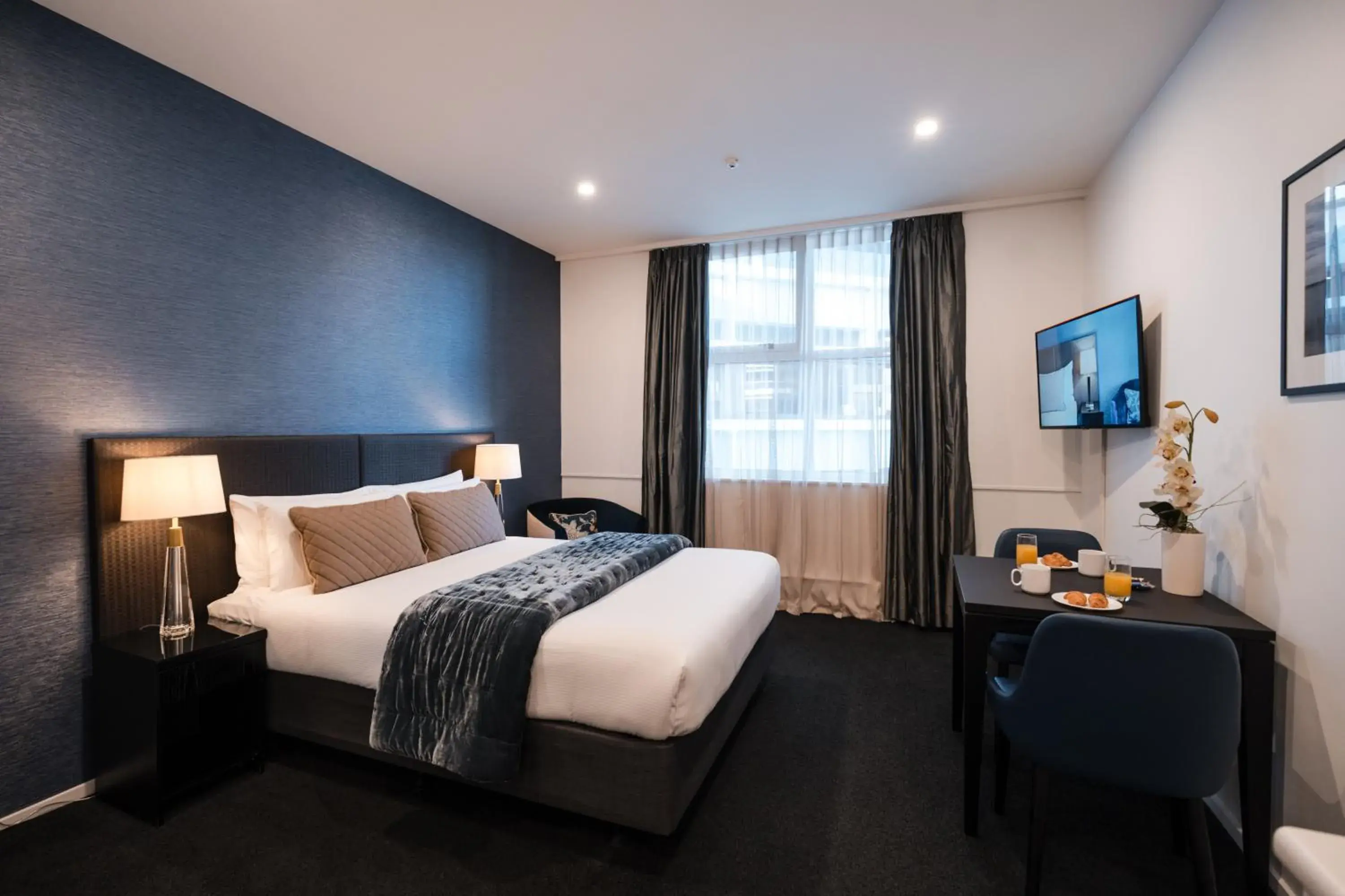 Hotel Room & Overnight Parking for one car in Gilmer Apartment Hotel Hotel Room & Overnight Parking for one car in Gilmer Apartment Hotel