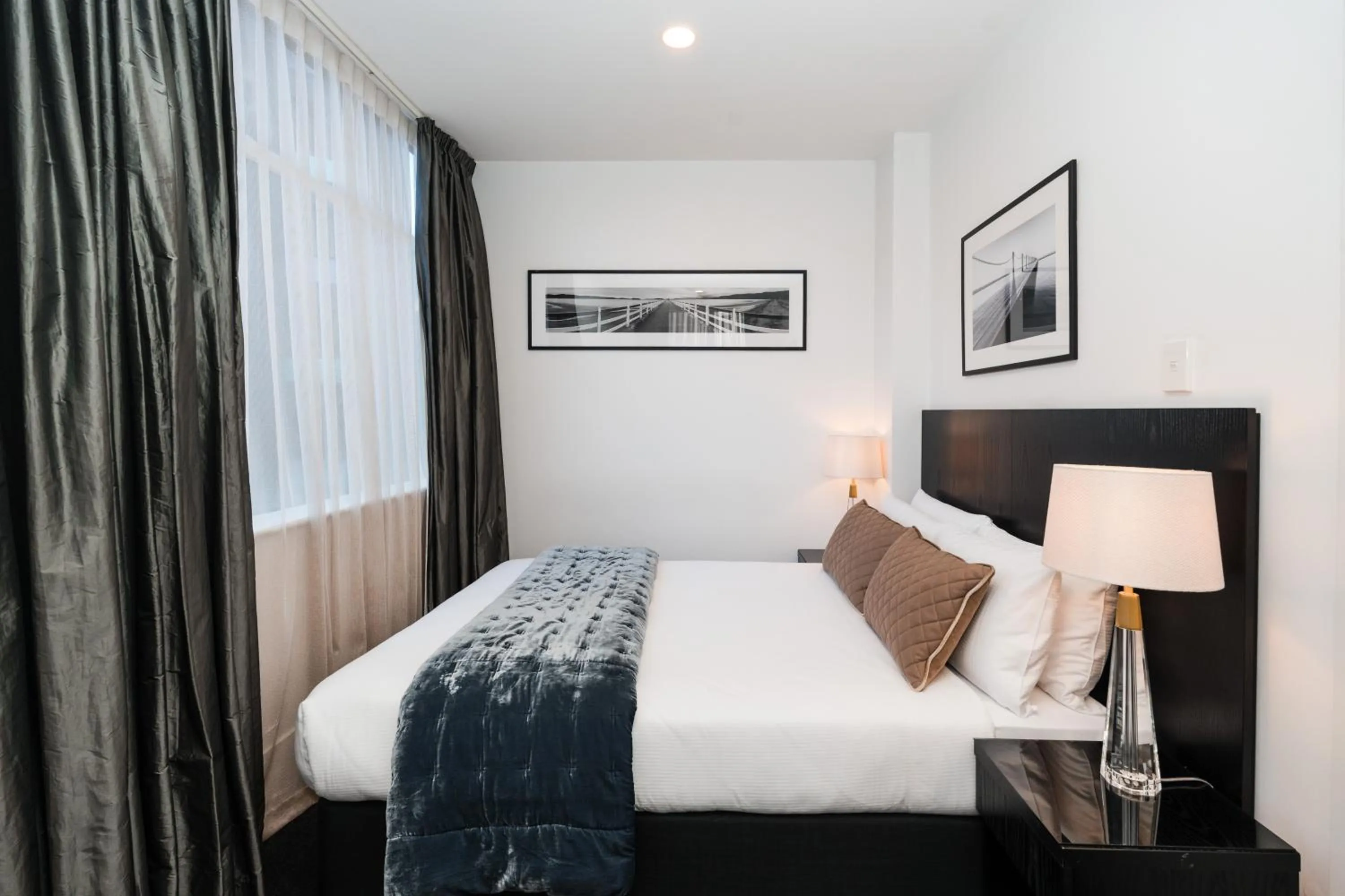 Bed in Gilmer Apartment Hotel