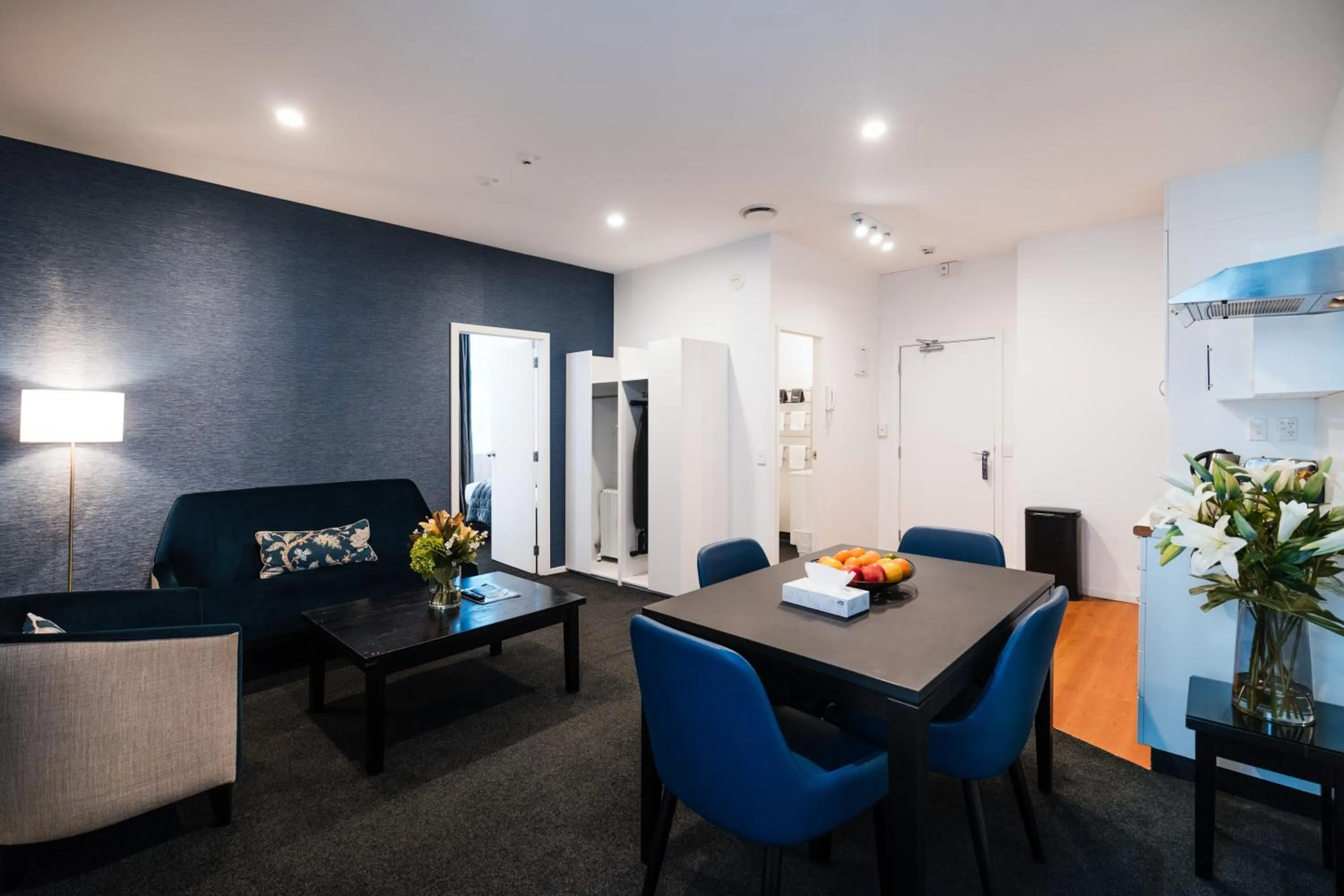 Living room in Gilmer Apartment Hotel