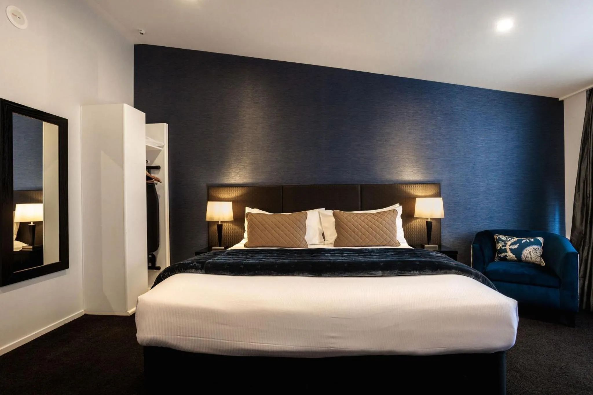 Bed in Gilmer Apartment Hotel