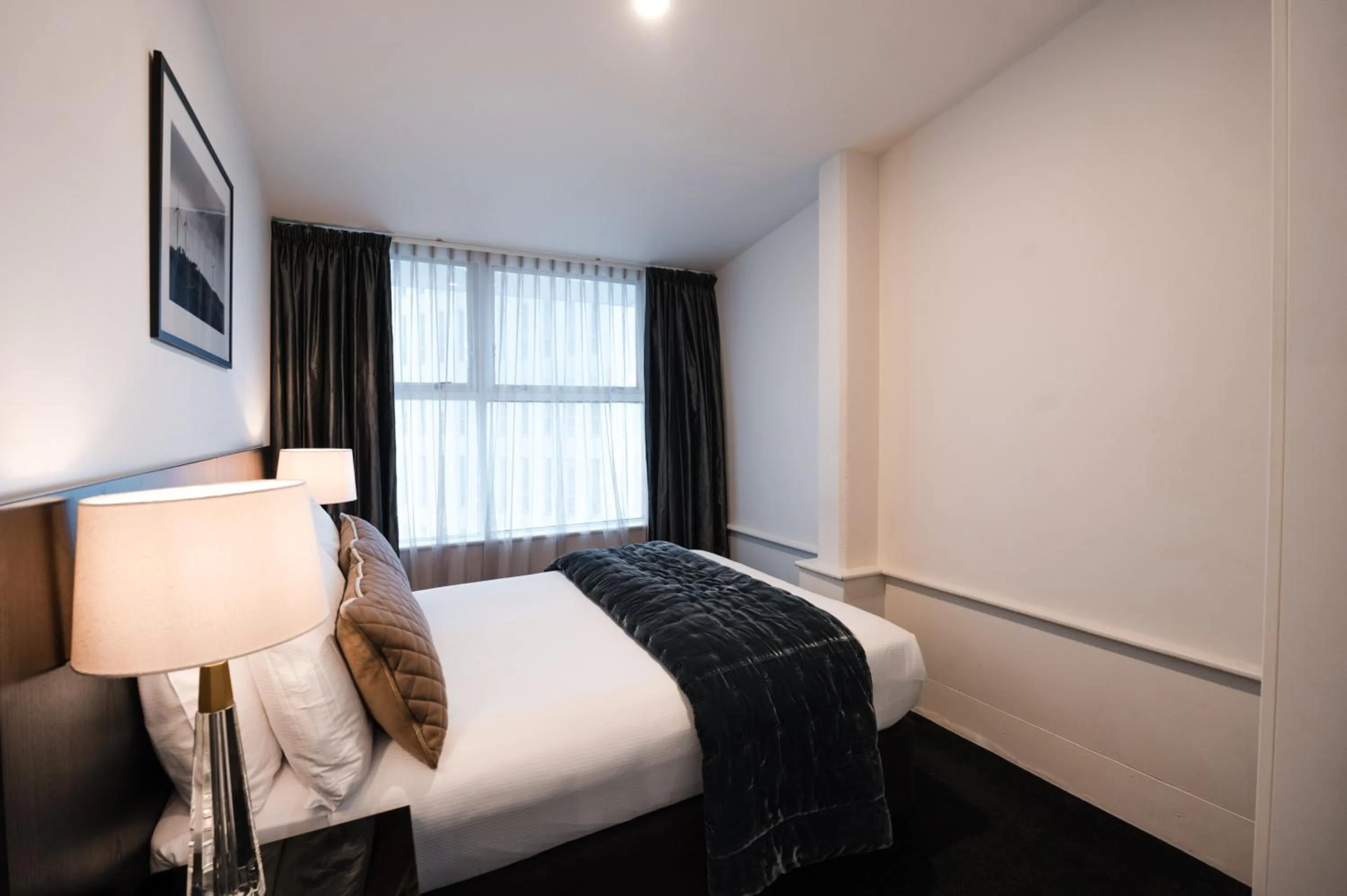 Bed in Gilmer Apartment Hotel