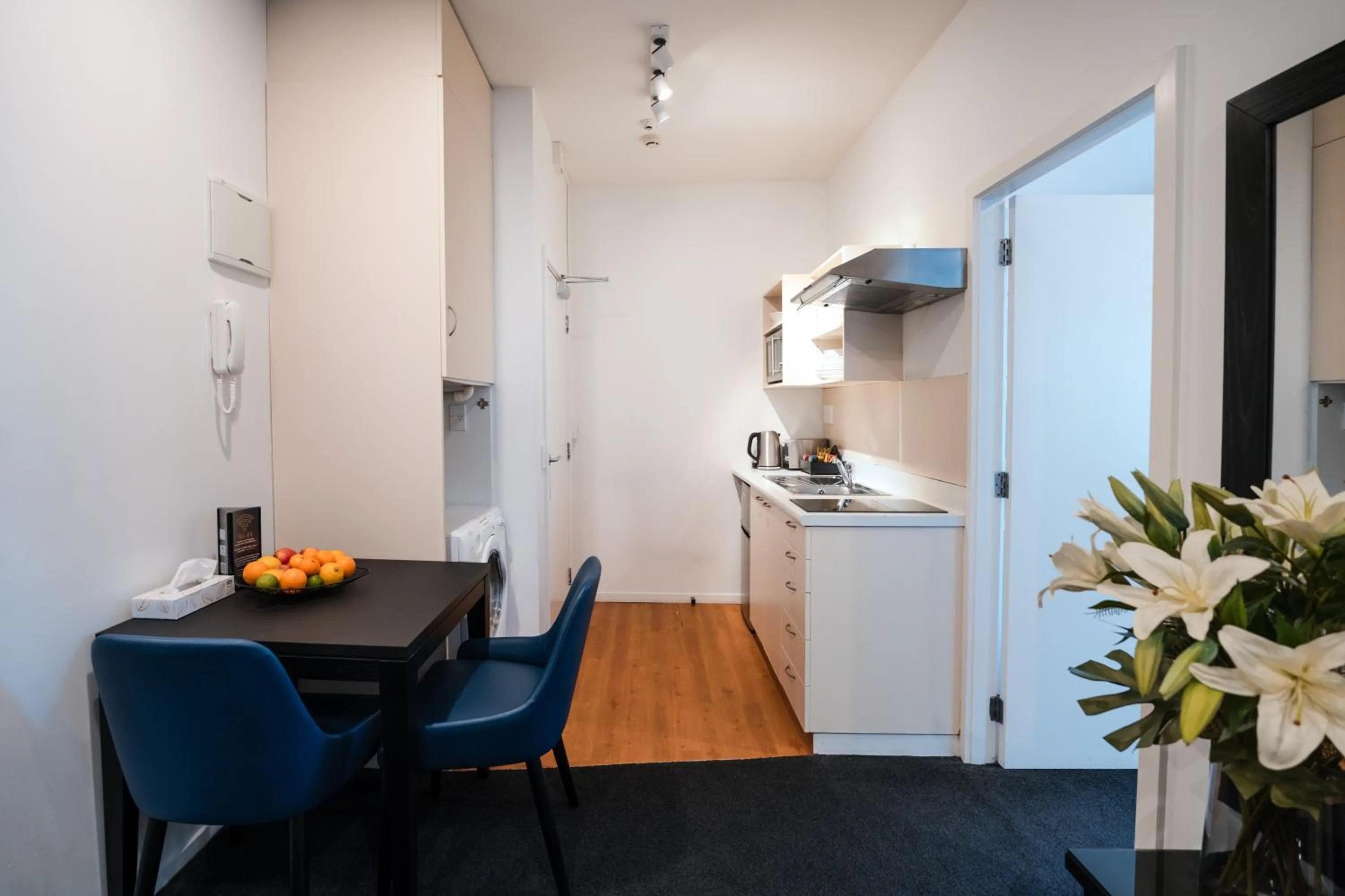 Kitchen or kitchenette in Gilmer Apartment Hotel