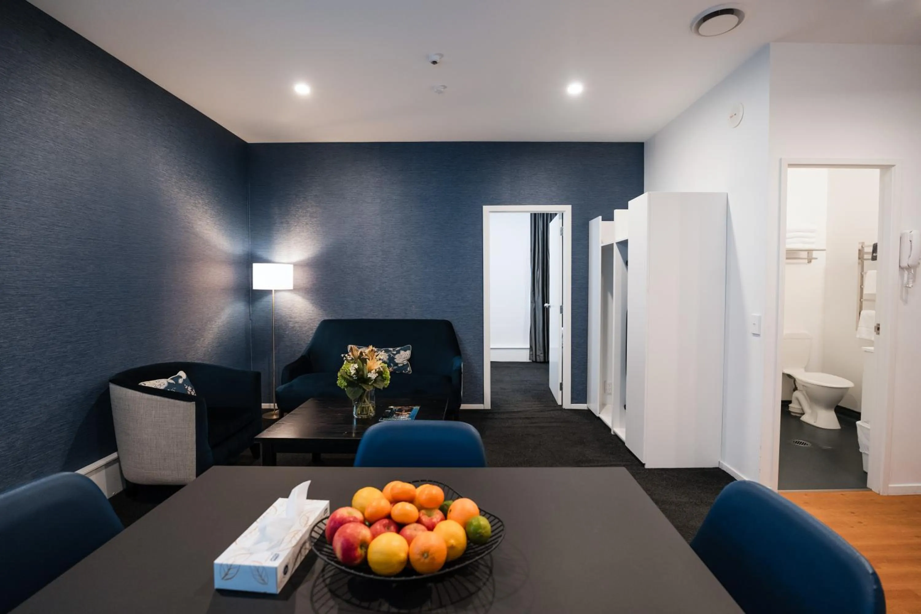 Living room in Gilmer Apartment Hotel