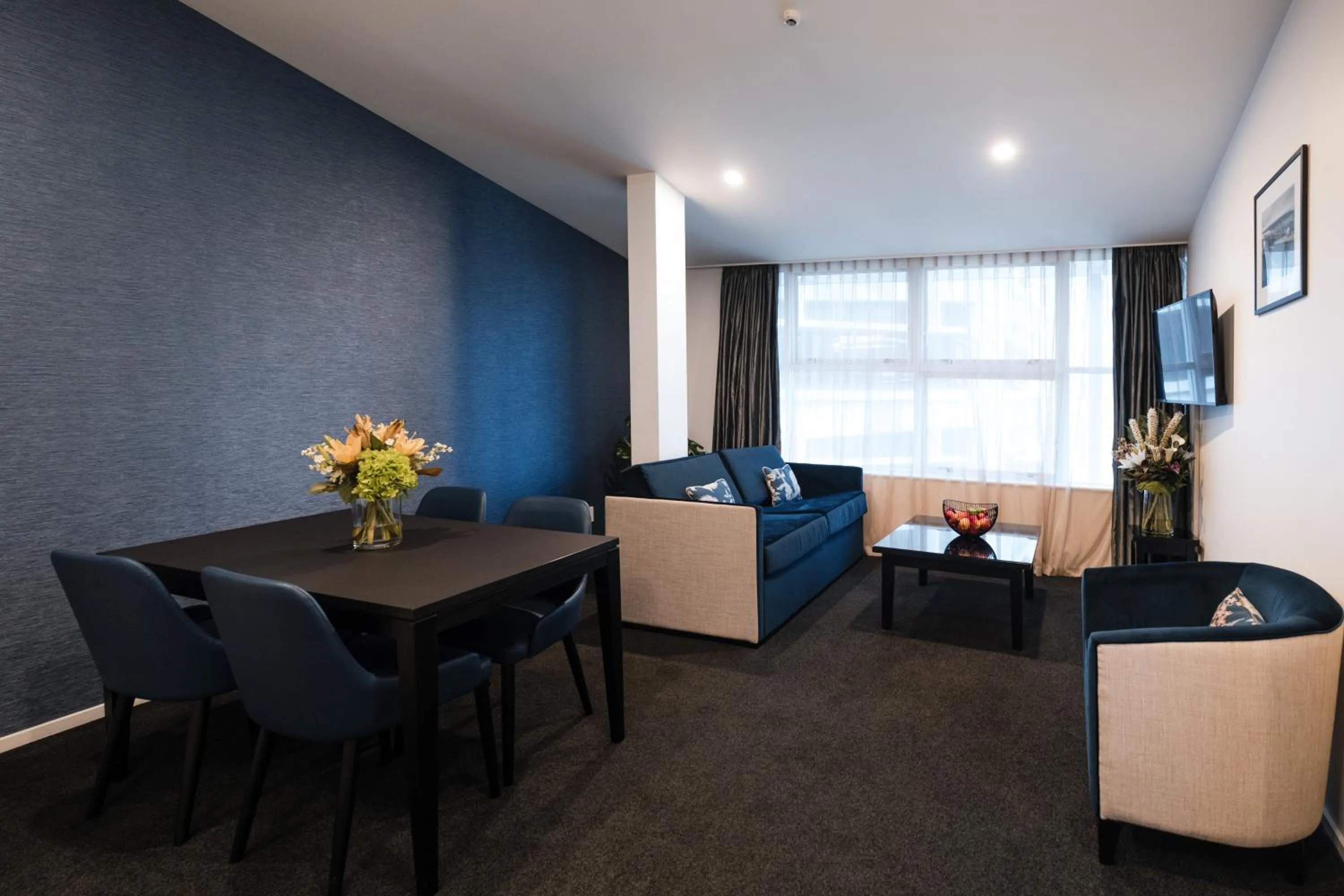 TV and multimedia in Gilmer Apartment Hotel