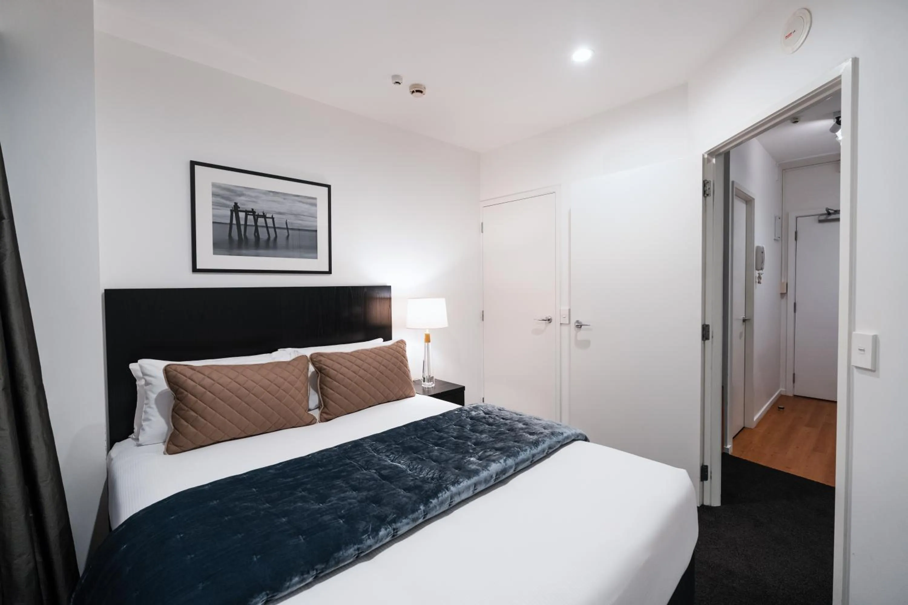 Bed in Gilmer Apartment Hotel