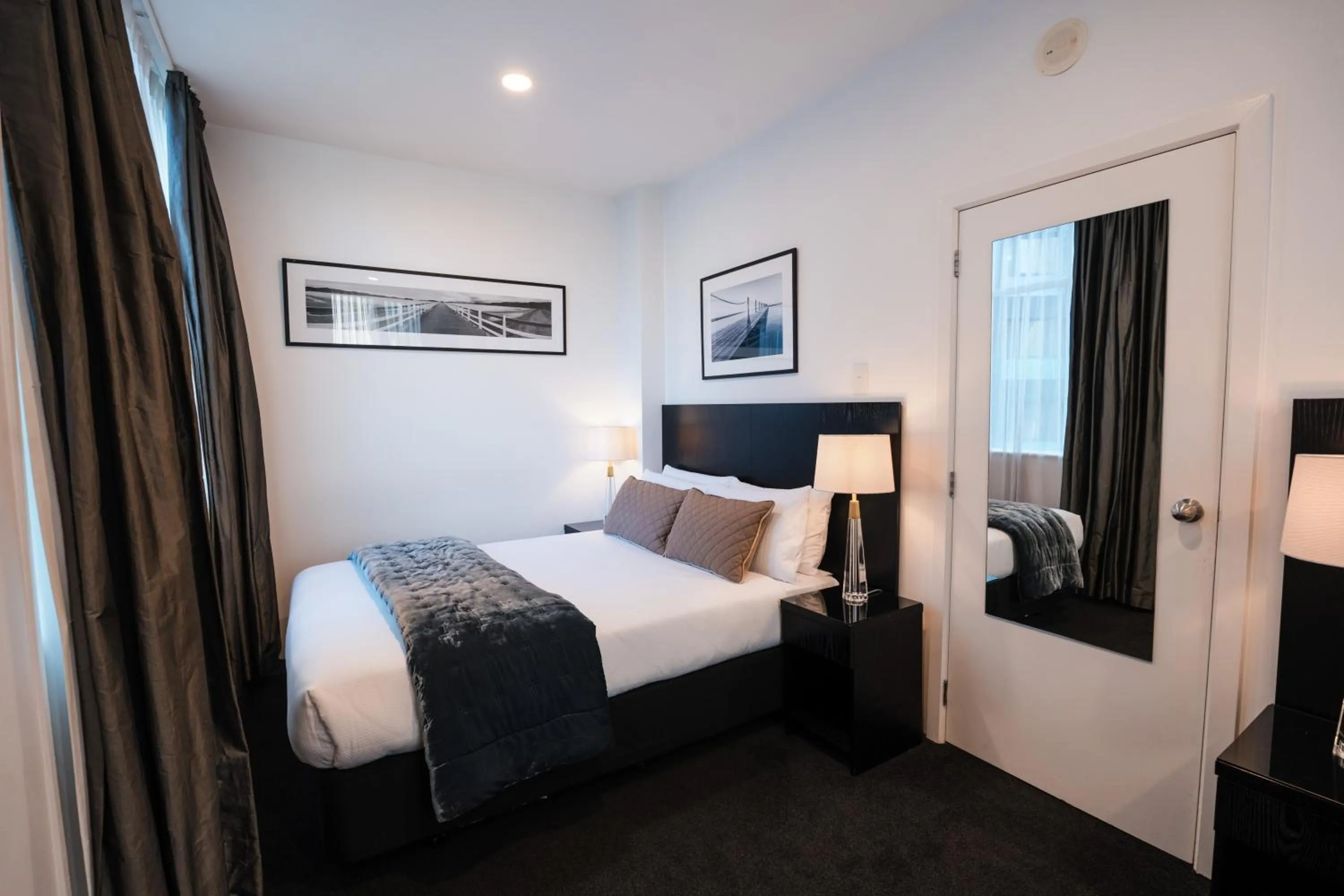 Bed in Gilmer Apartment Hotel