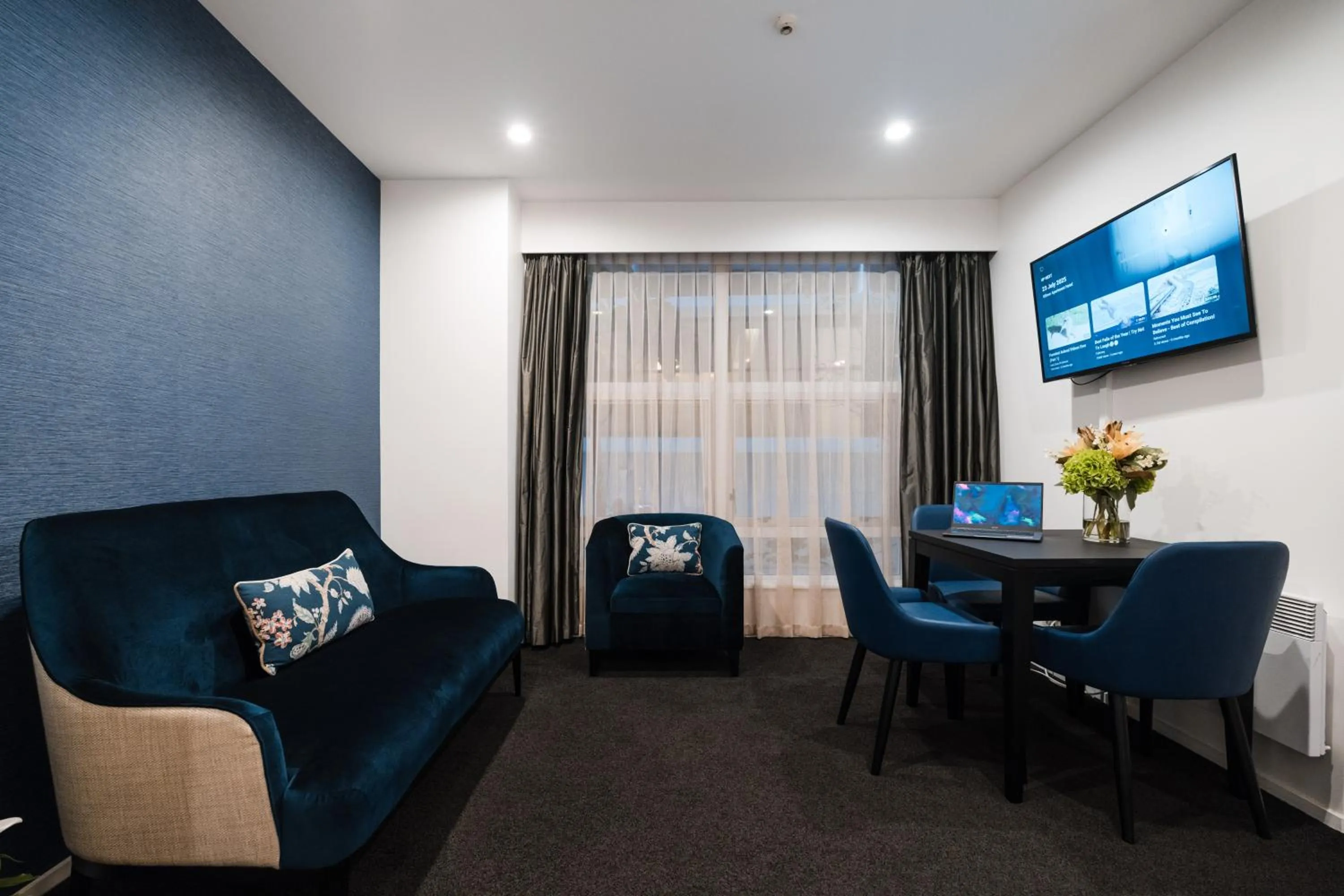 TV and multimedia in Gilmer Apartment Hotel