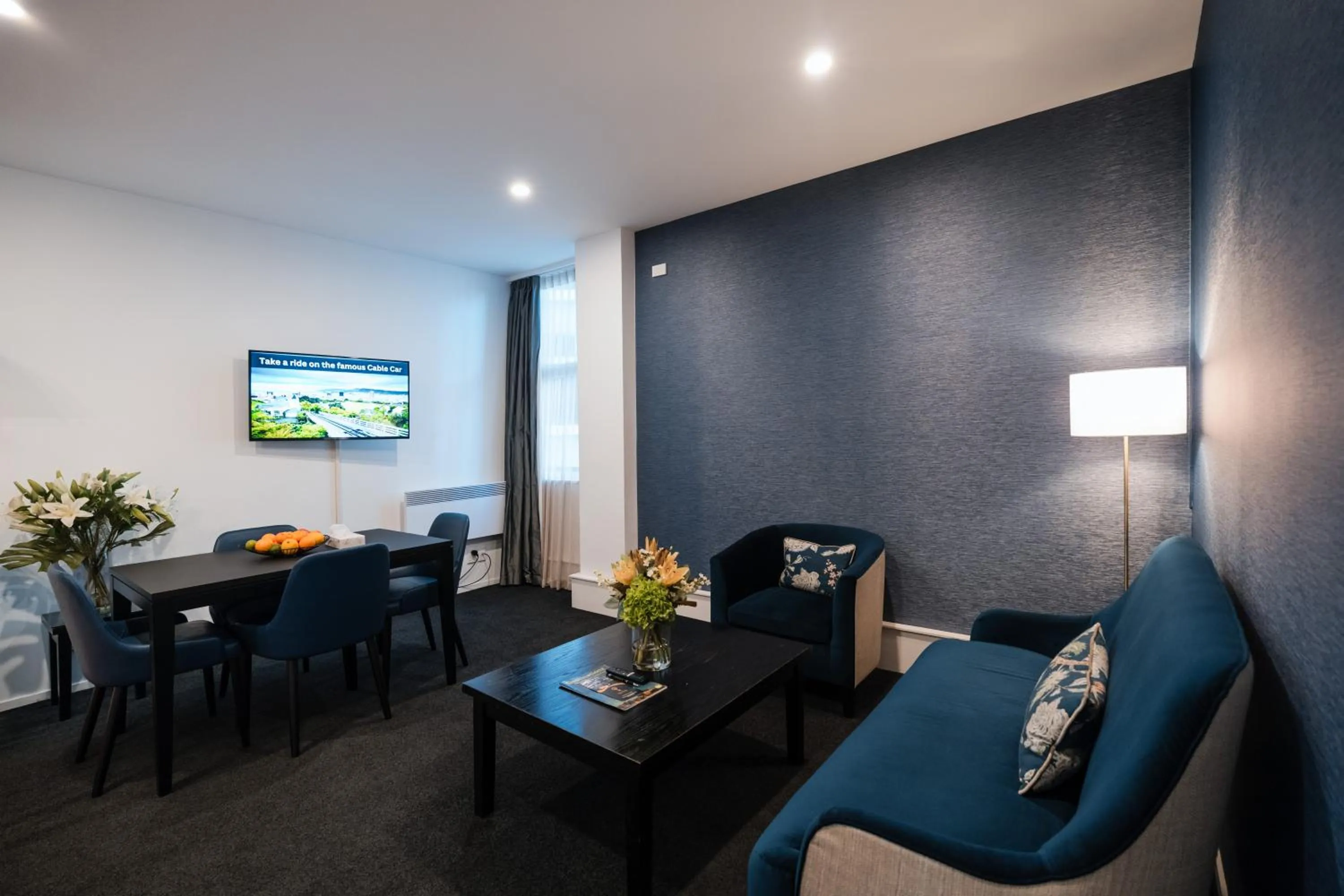 TV and multimedia in Gilmer Apartment Hotel