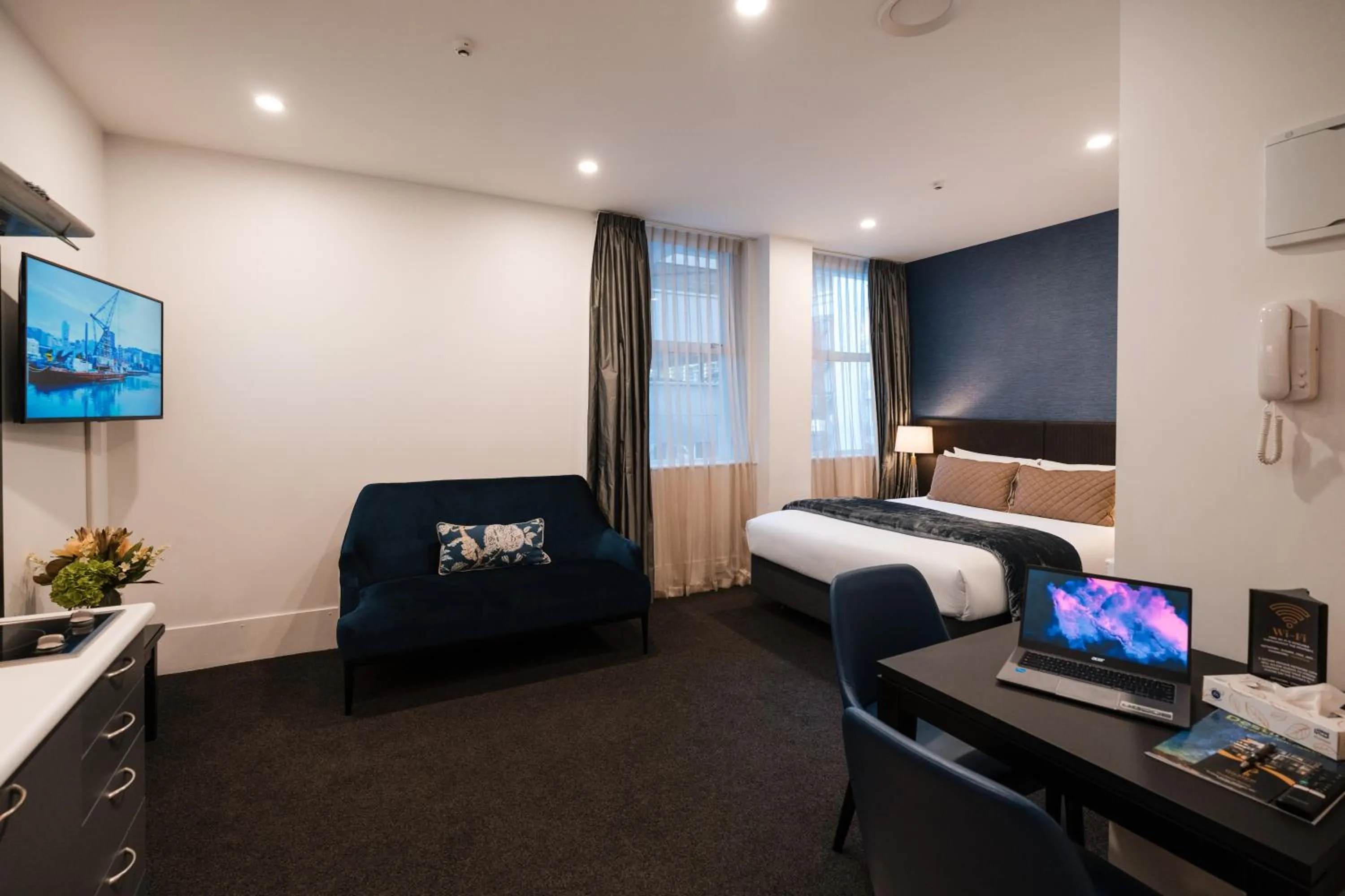 Bed in Gilmer Apartment Hotel