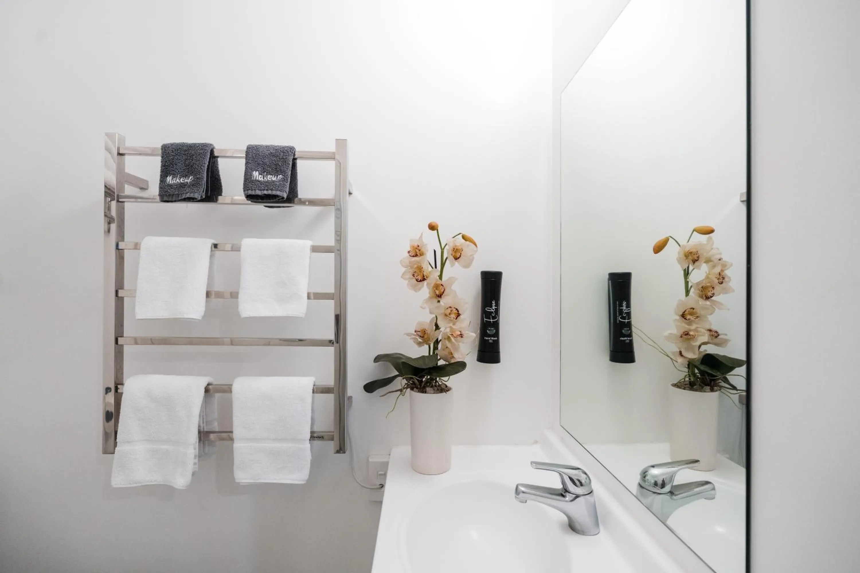 Bathroom in Gilmer Apartment Hotel