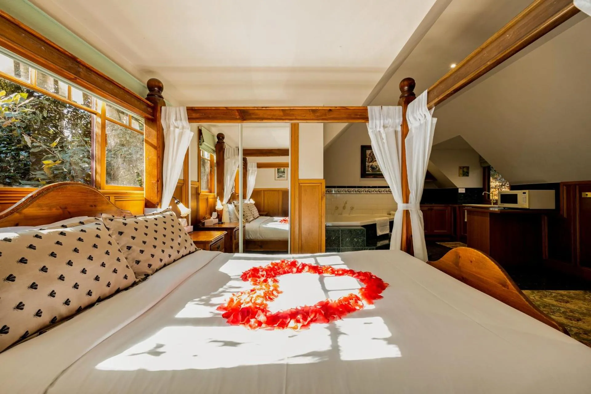 Bed in Arnica Views Summit Retreat