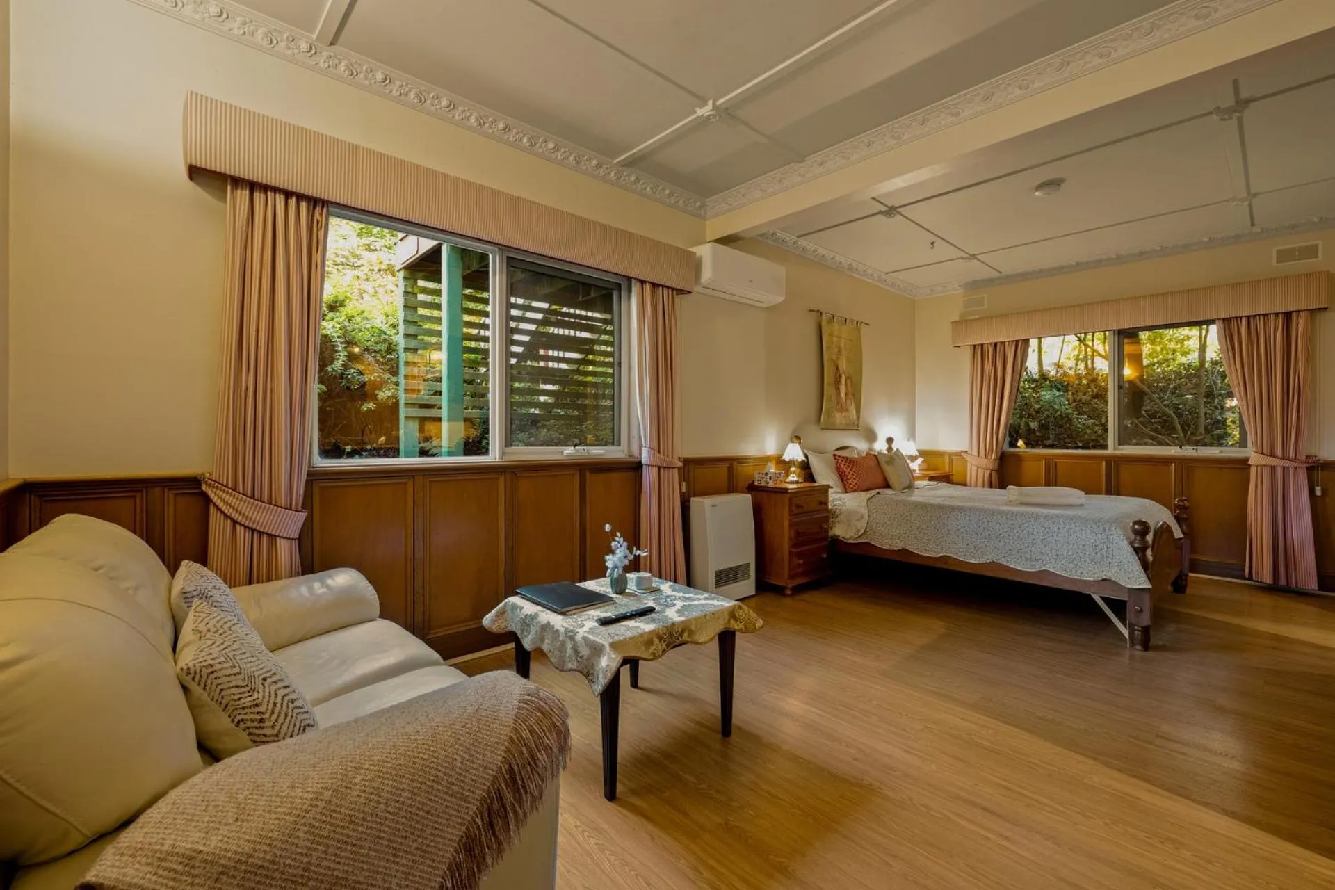 Bed in Arnica Views Summit Retreat