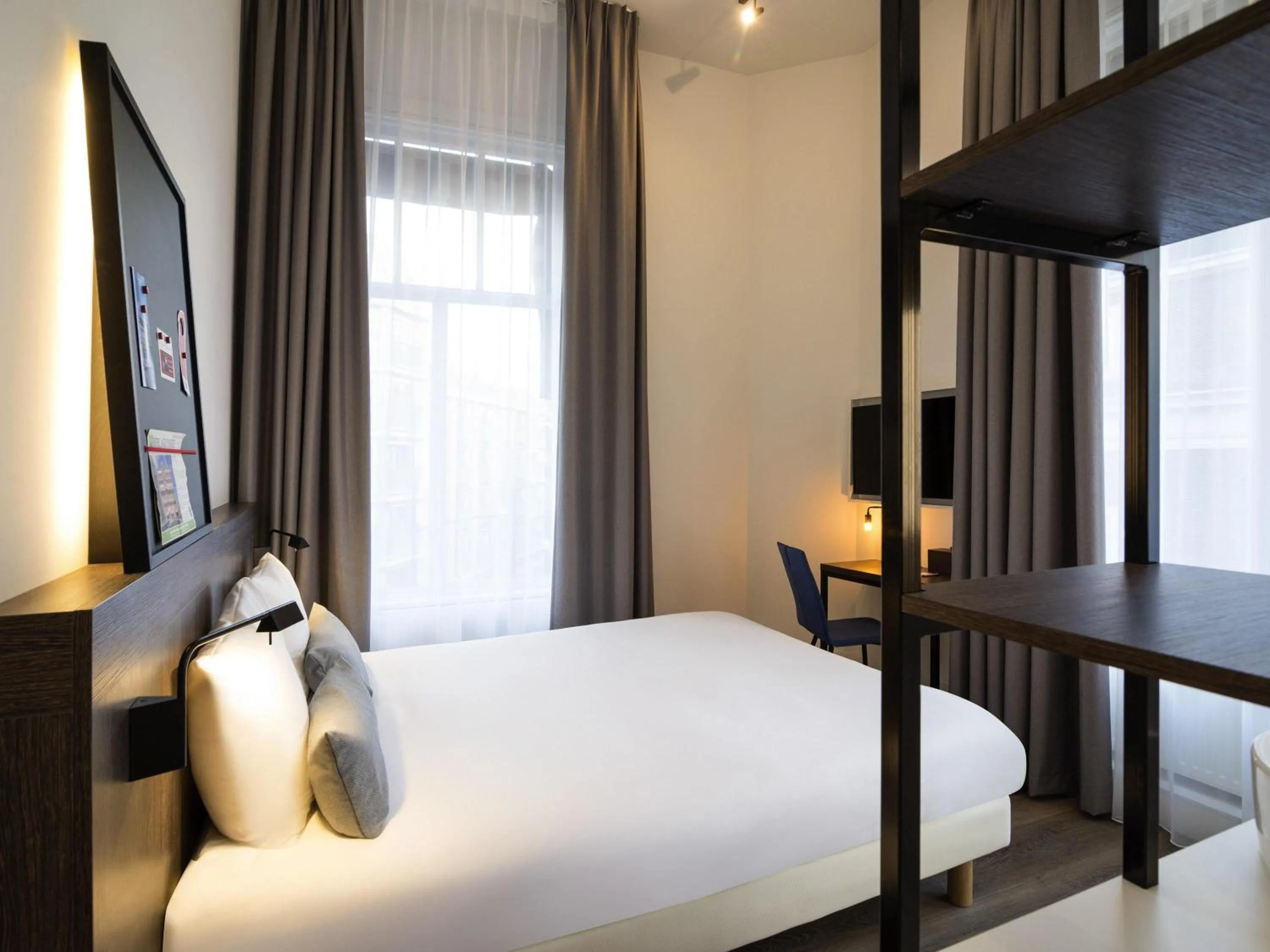 Bedroom, Bed in ibis Styles Den Haag City Centre