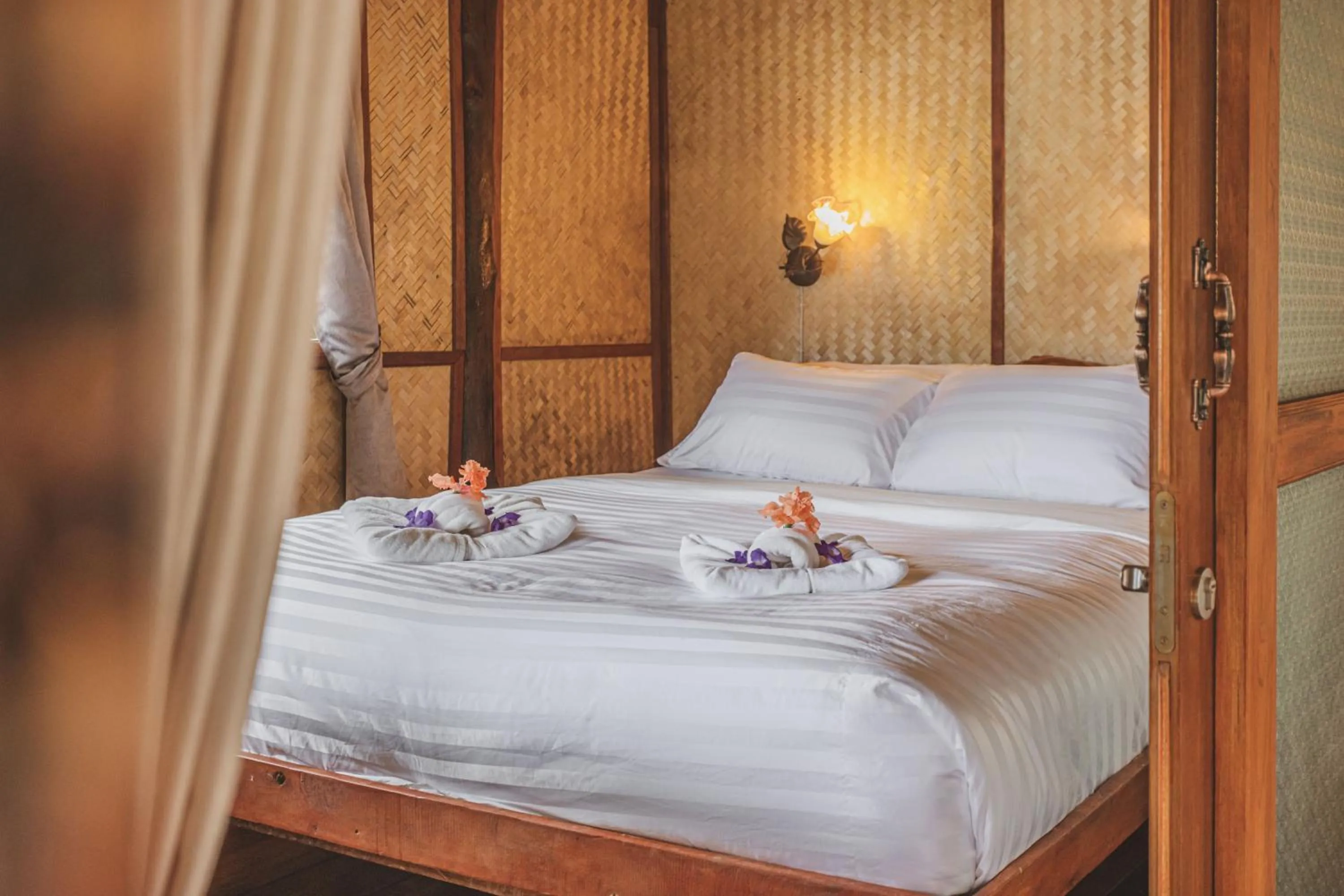 Bedroom, Bed in Banyan Bay Villas