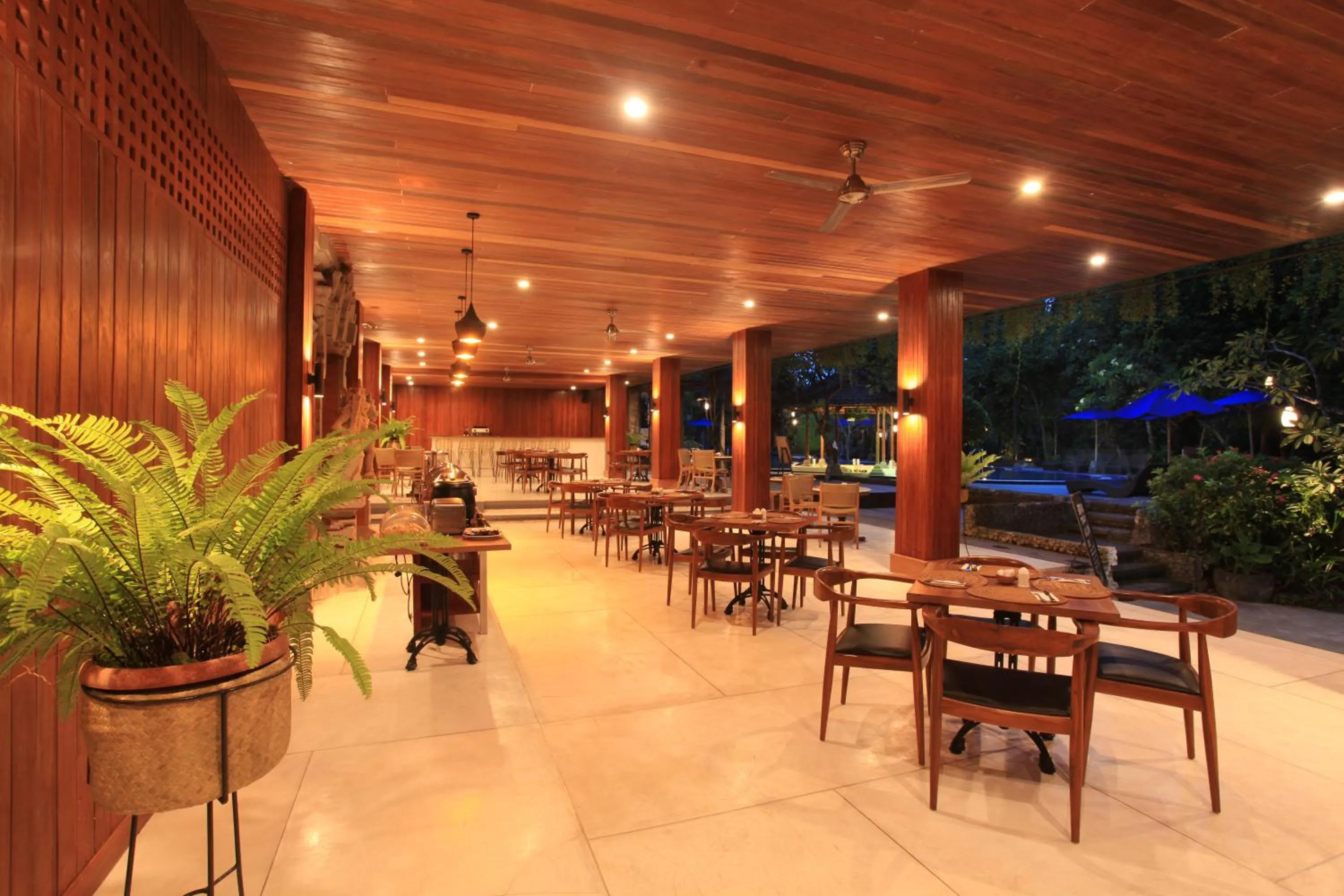 Restaurant/places to eat in Matahari Bungalow