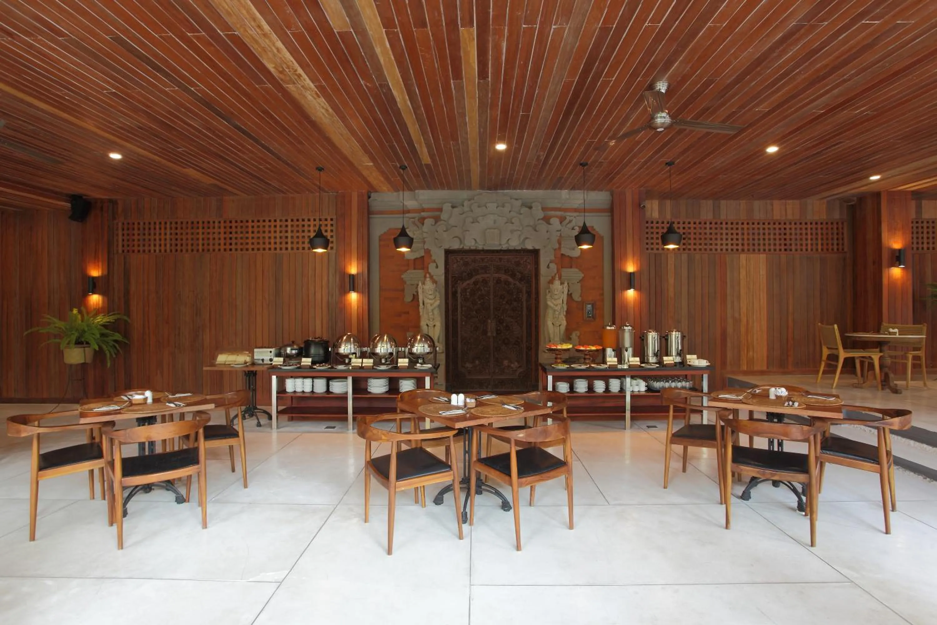 Restaurant/places to eat in Matahari Bungalow