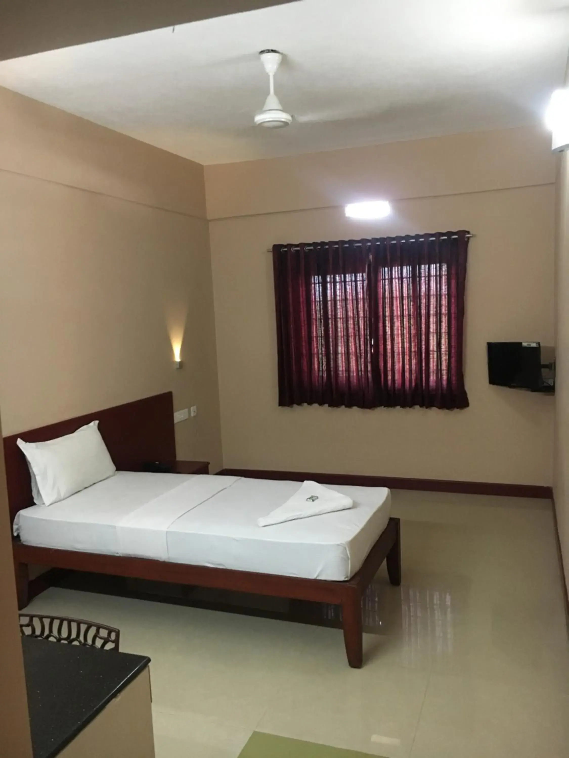 Economy Single Room - single occupancy in Kalluvalappil Holiday Inn Economy Single Room - single occupancy in Kalluvalappil Holiday Inn