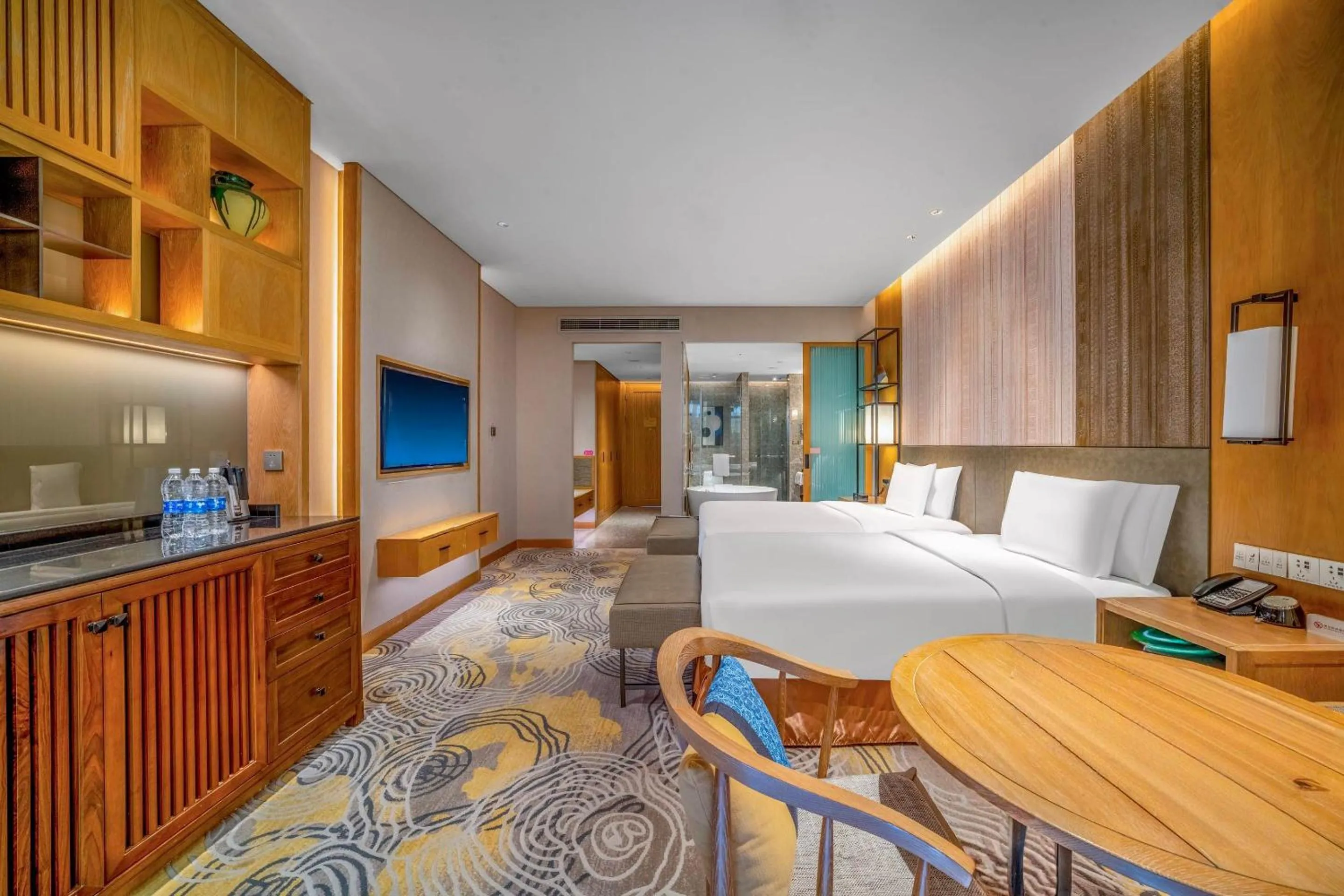 Photo of the whole room, Bed in Crowne Plaza - Kunming Ancient Dian Town by IHG