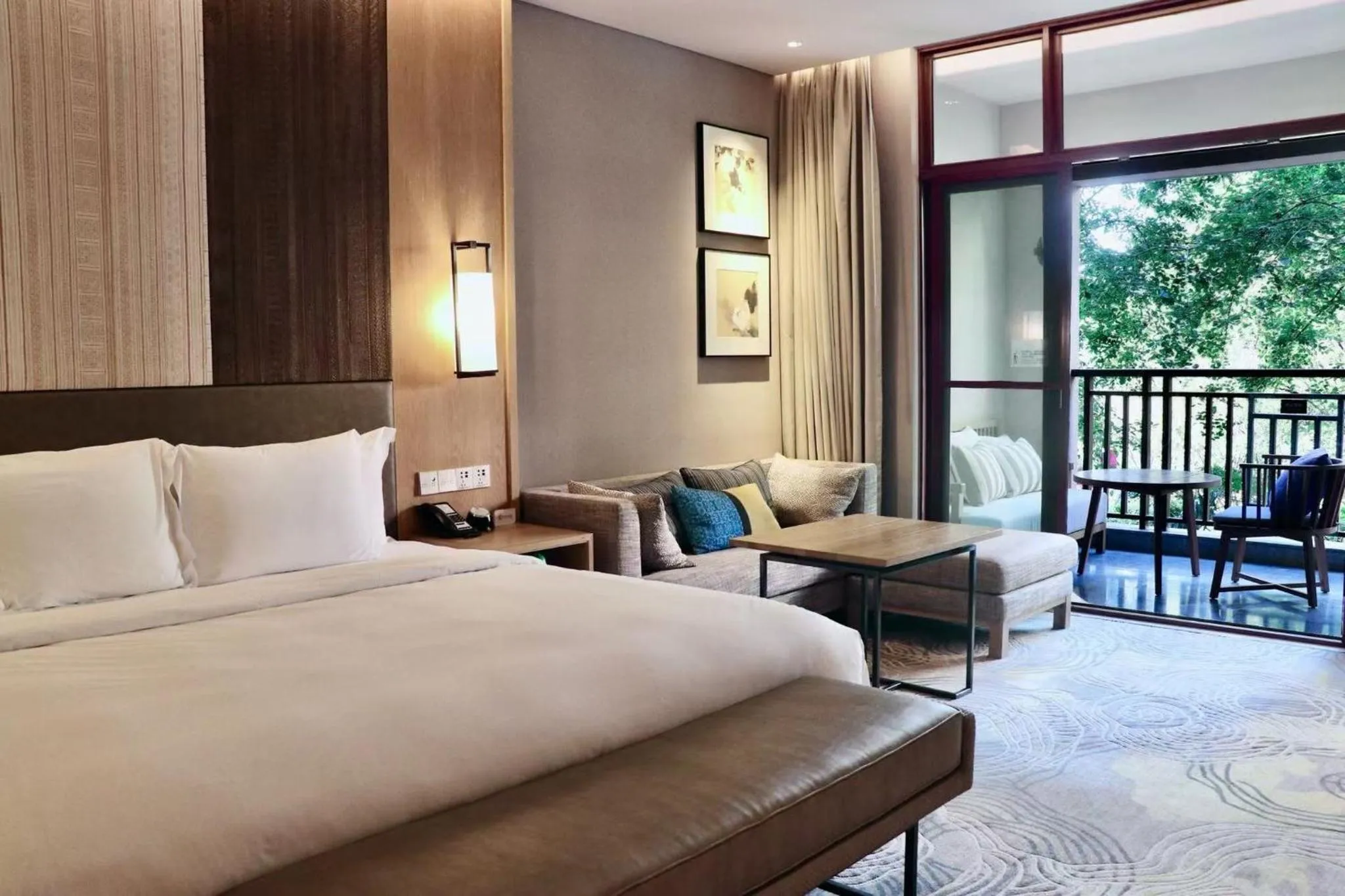 Photo of the whole room, Bed in Crowne Plaza - Kunming Ancient Dian Town by IHG