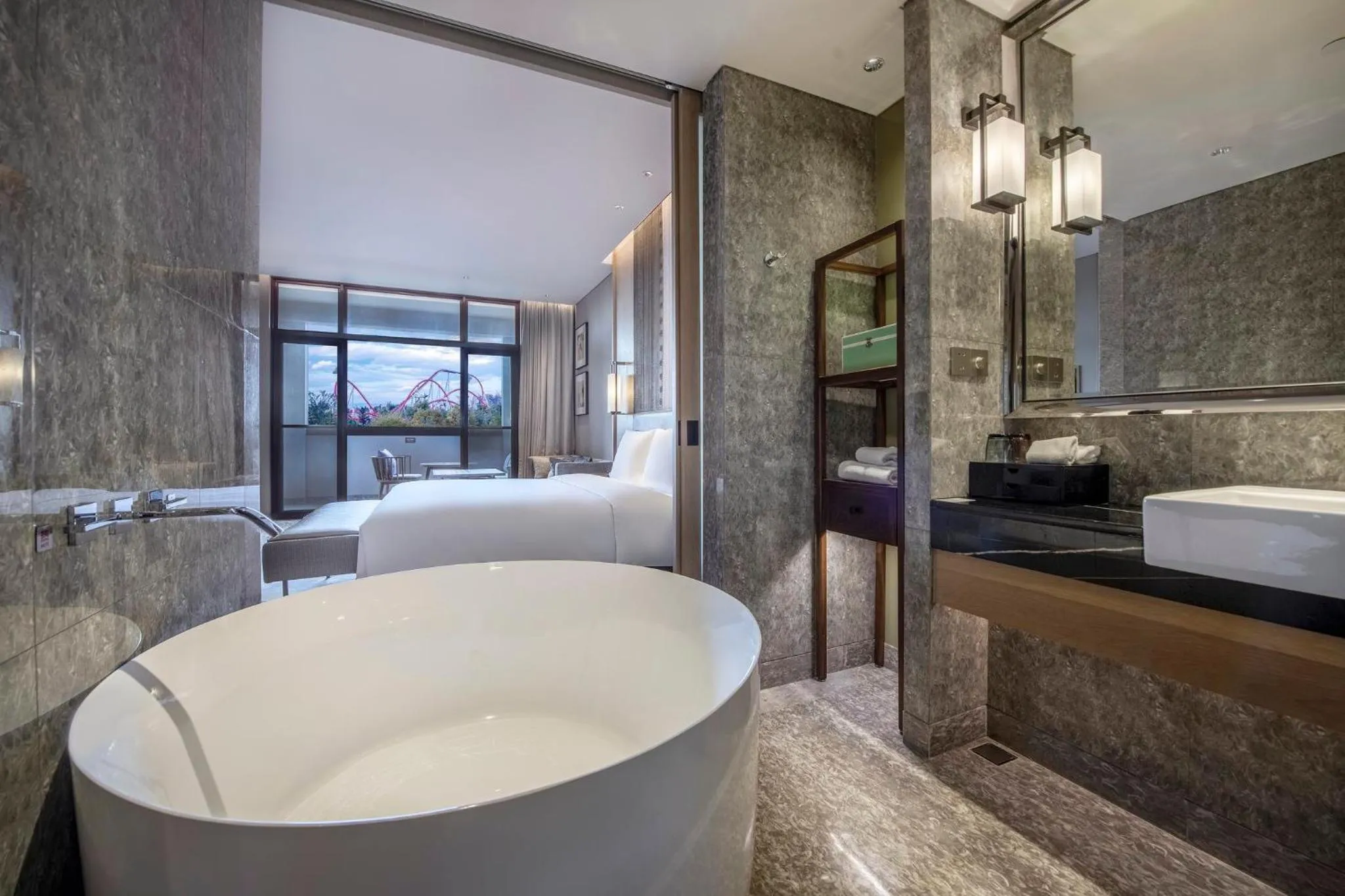 Photo of the whole room in Crowne Plaza - Kunming Ancient Dian Town by IHG