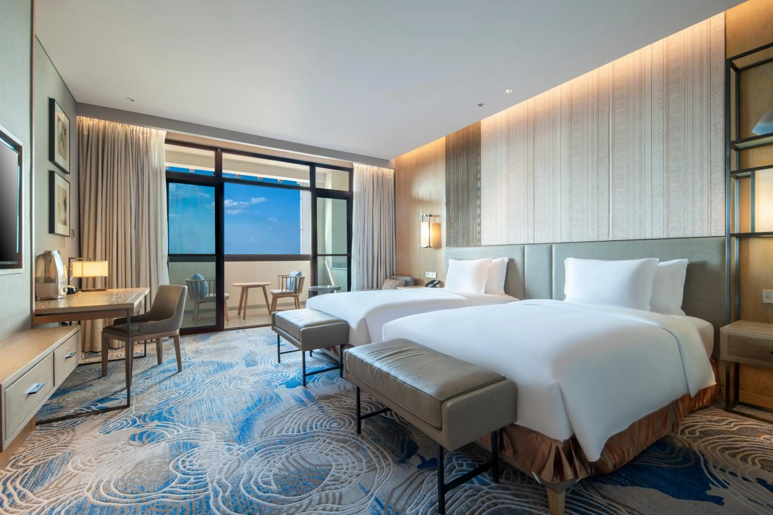 Bedroom, Bed in Crowne Plaza - Kunming Ancient Dian Town by IHG