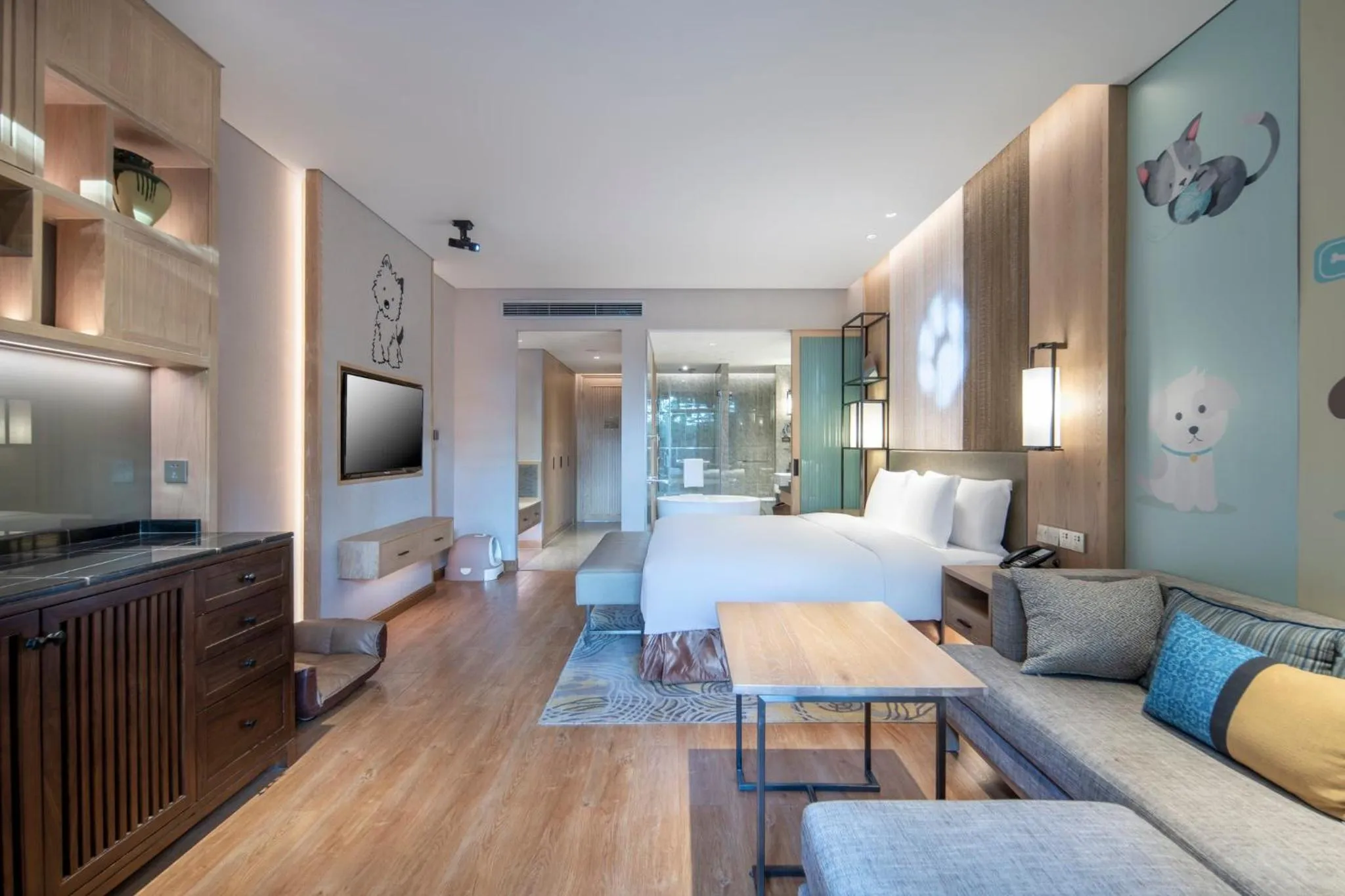 Photo of the whole room, Bed in Crowne Plaza - Kunming Ancient Dian Town by IHG