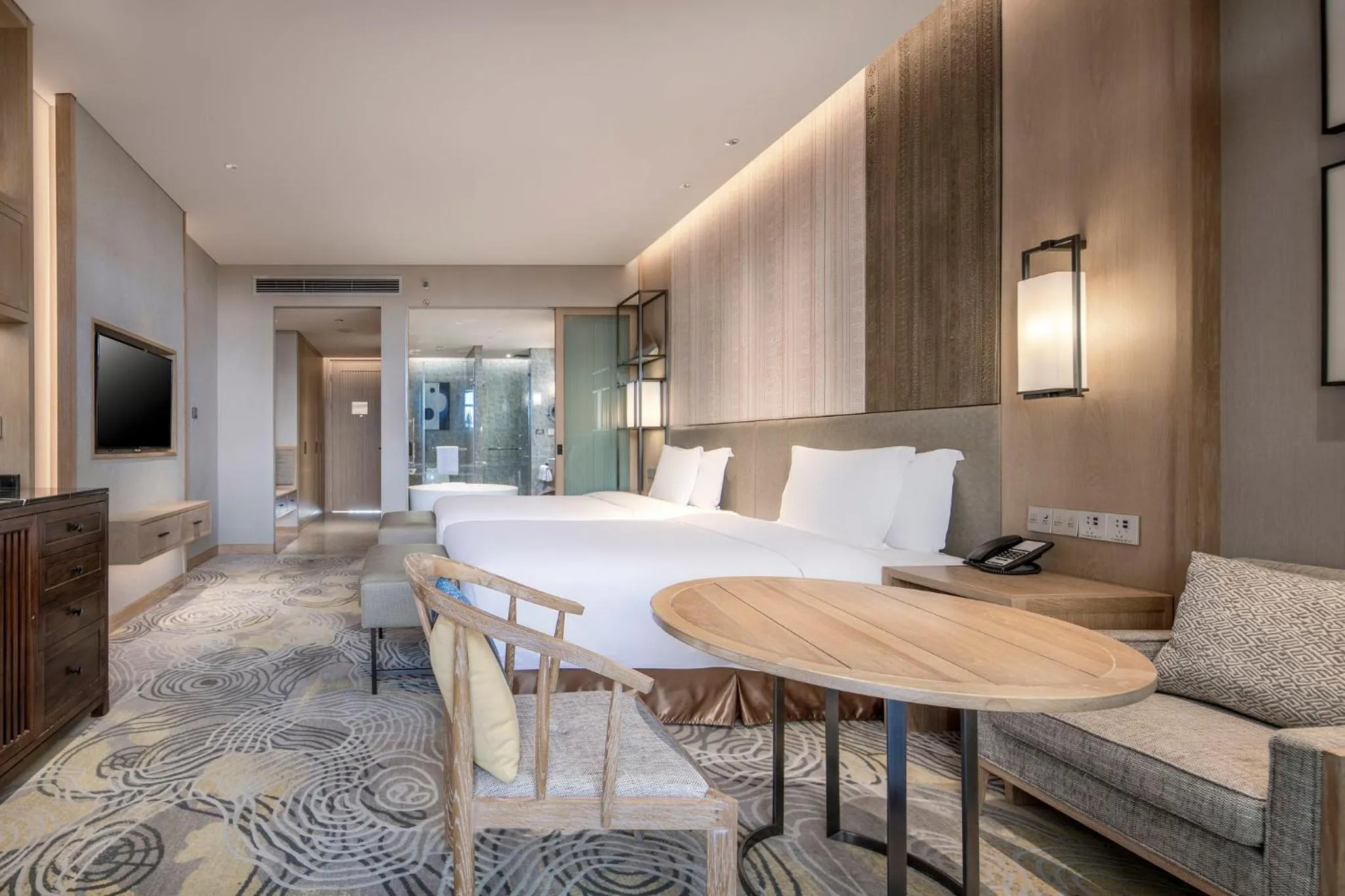 Photo of the whole room, Bed in Crowne Plaza - Kunming Ancient Dian Town by IHG