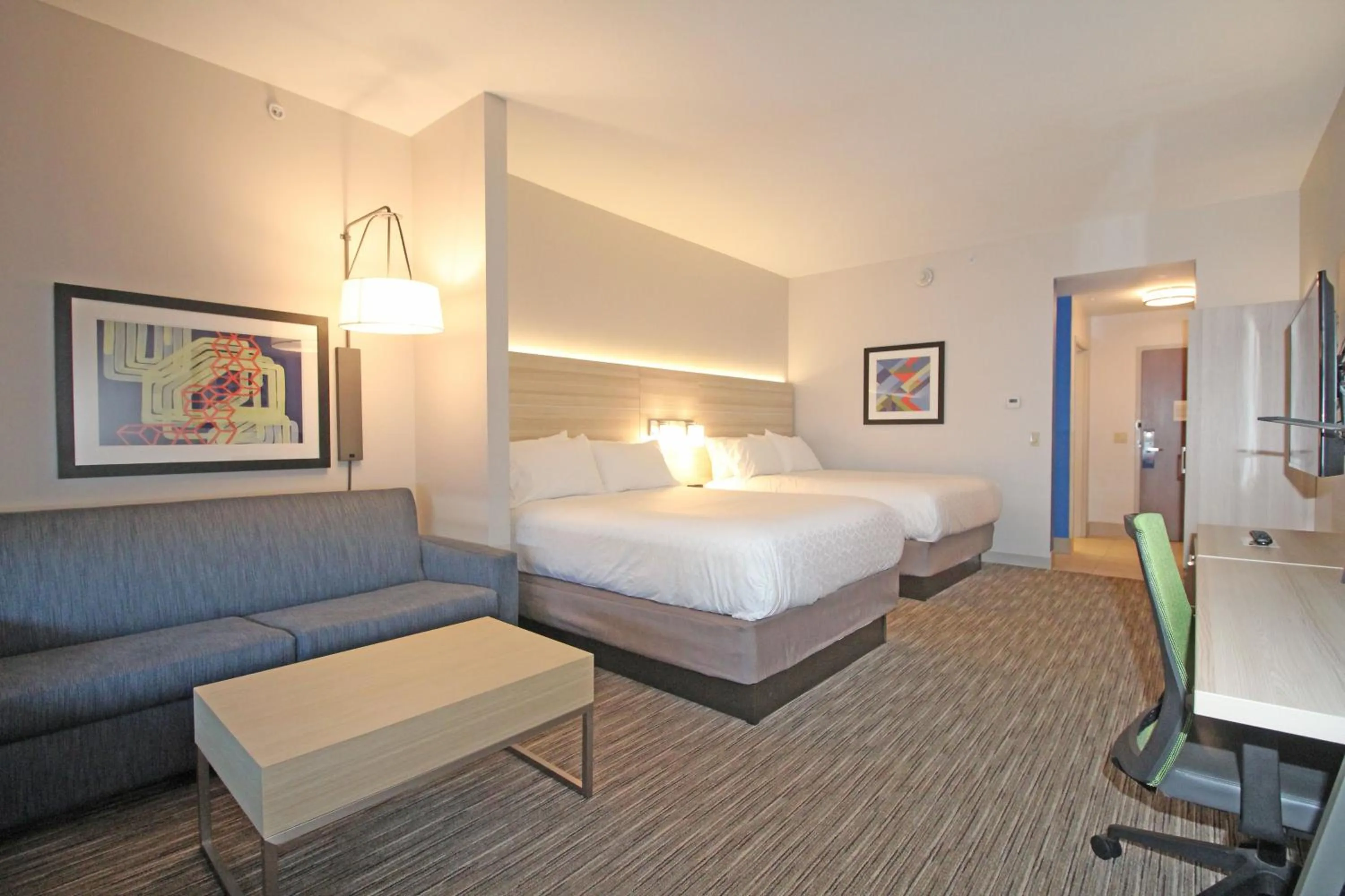 Bed in Holiday Inn Express & Suites Ocala by IHG