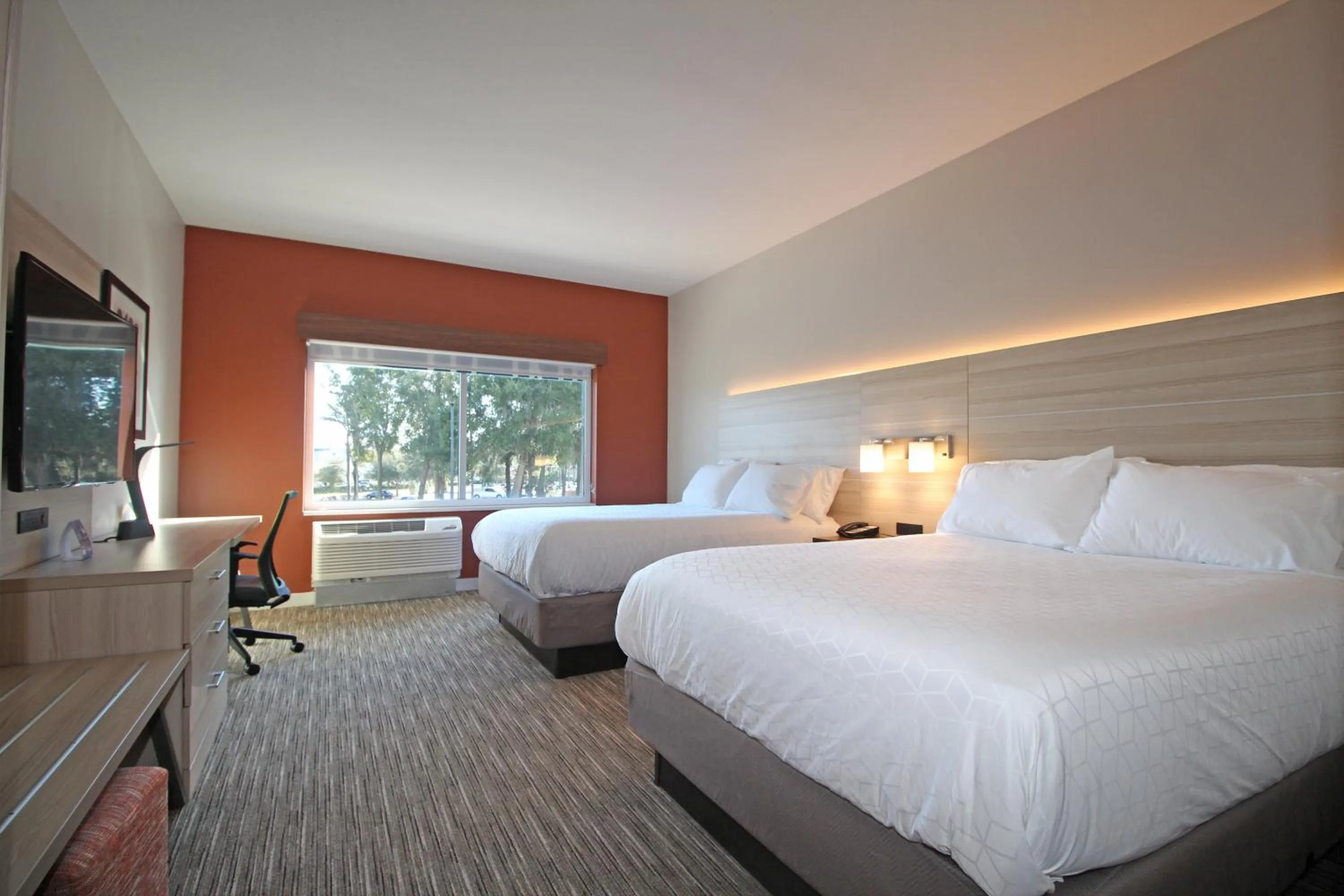 Photo of the whole room, Bed in Holiday Inn Express & Suites Ocala by IHG