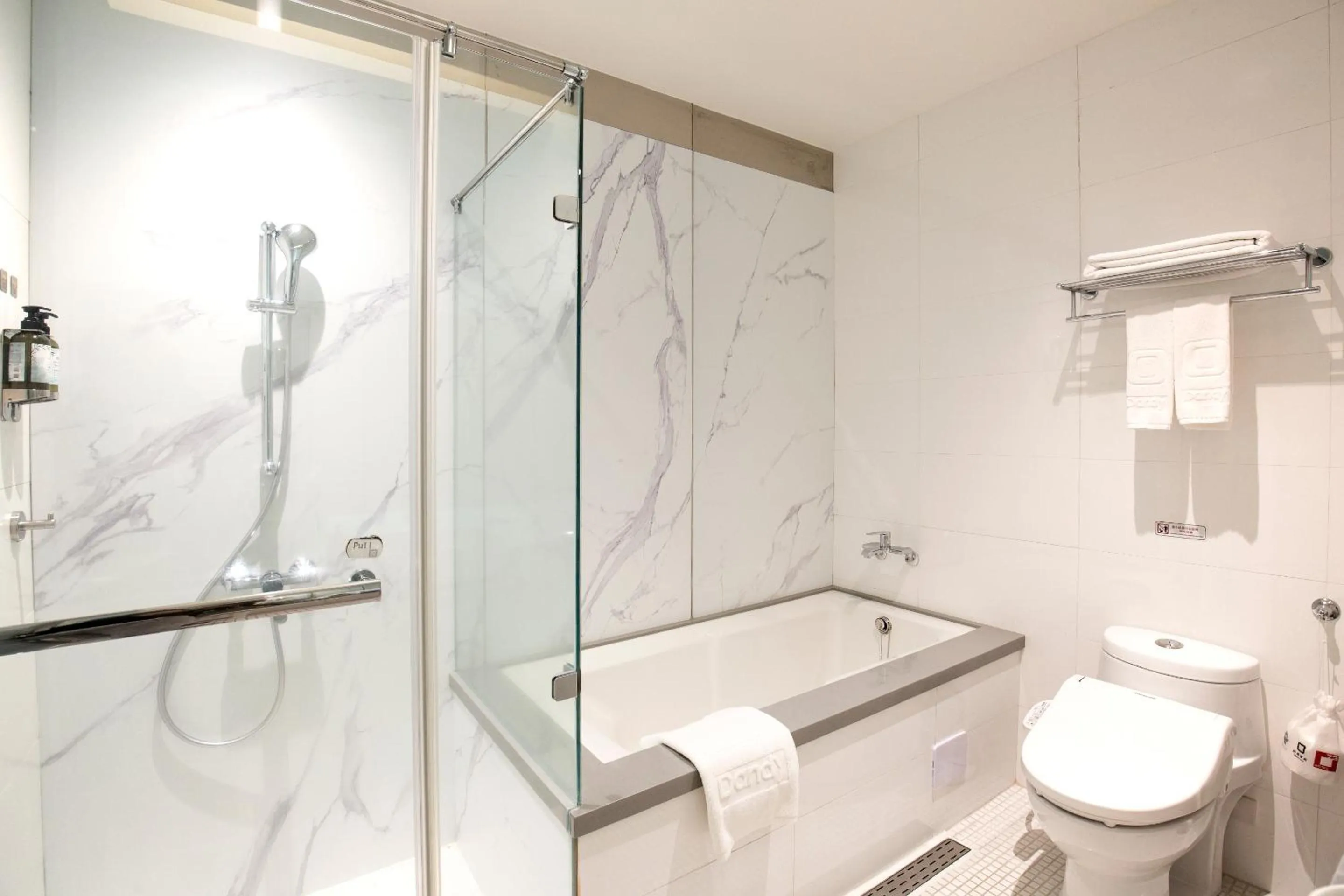 Shower in Dandy Hotel - Tianjin Branch