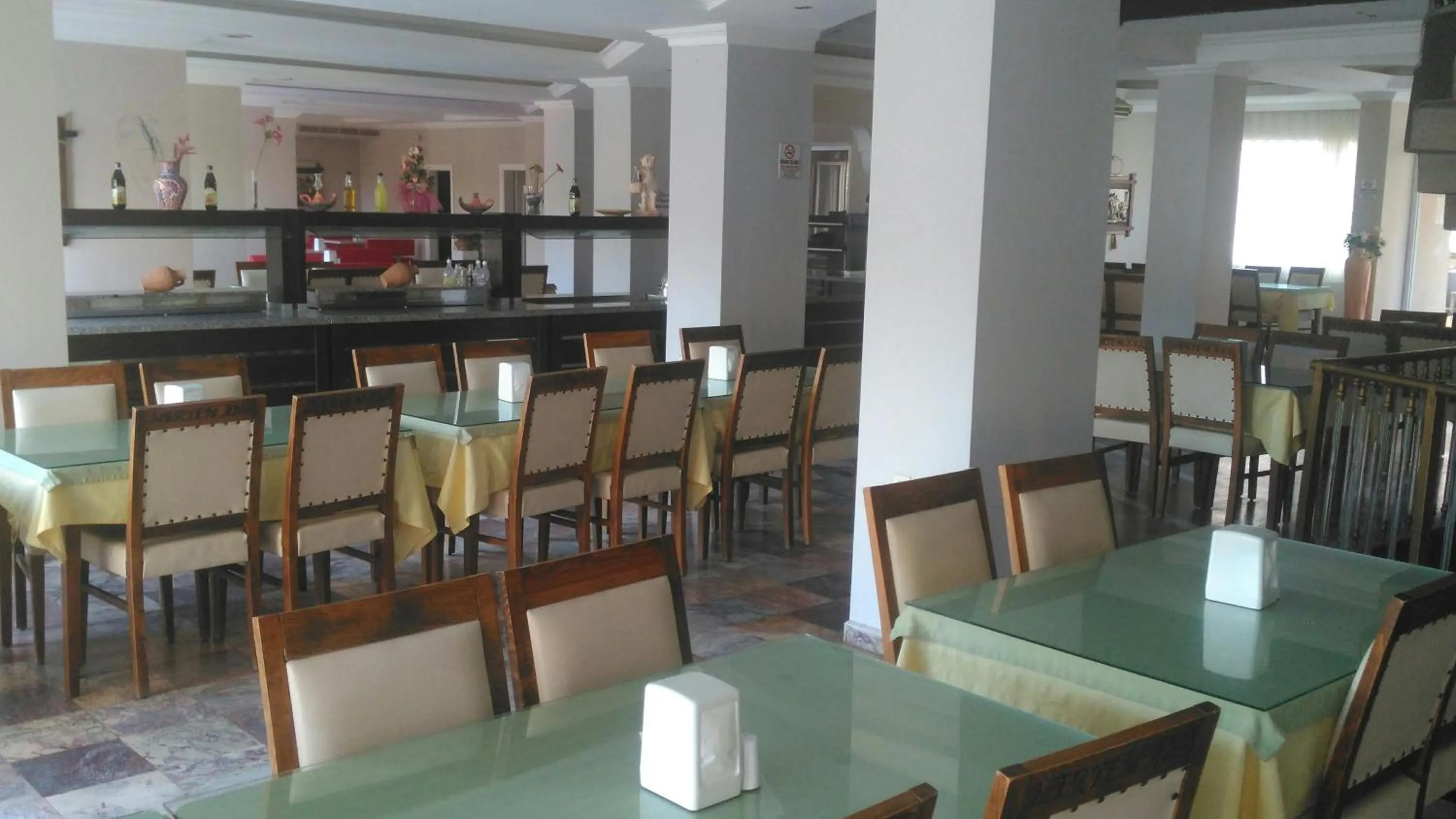Restaurant/places to eat in meryemana hotel