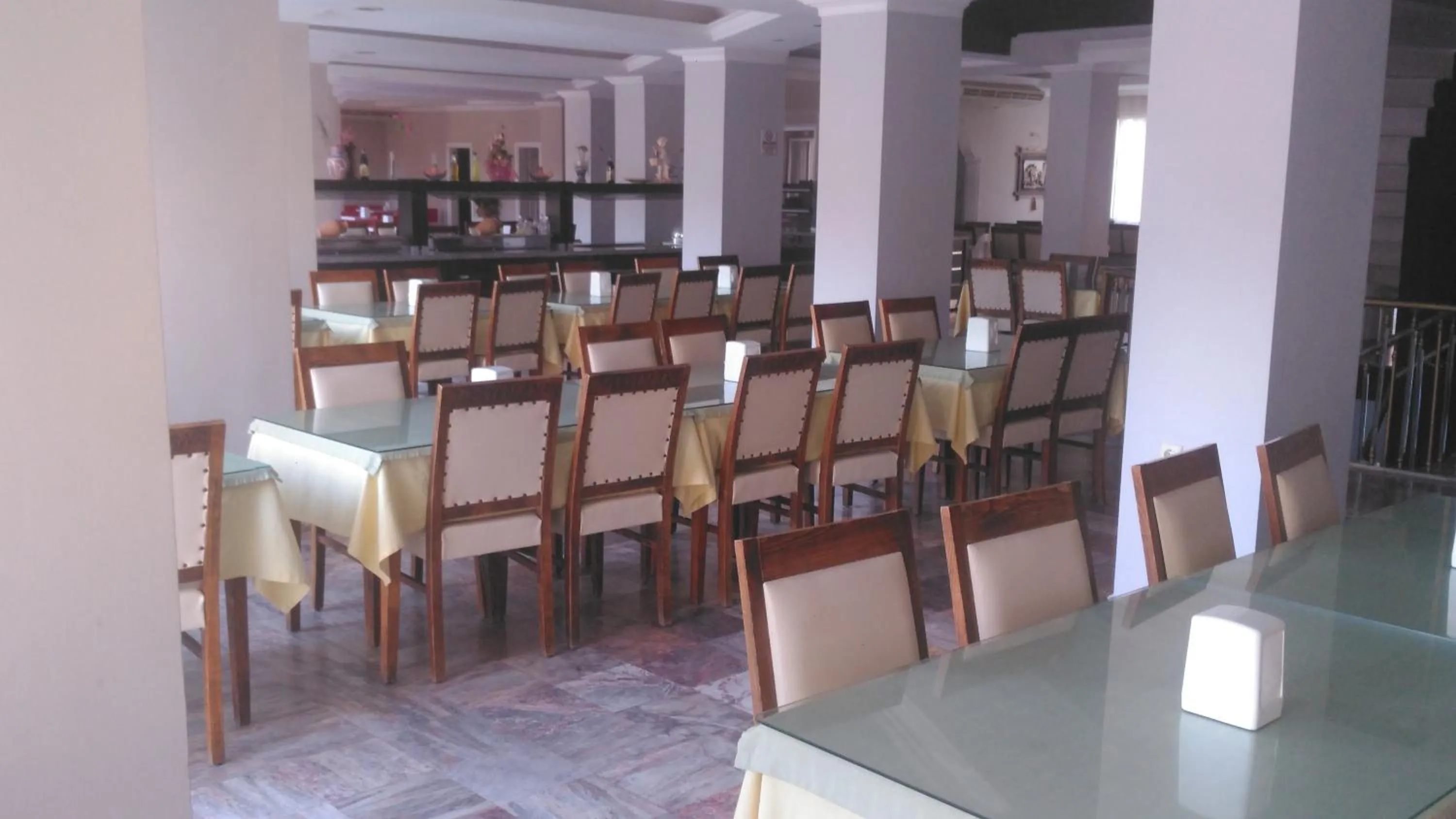 Restaurant/places to eat in meryemana hotel