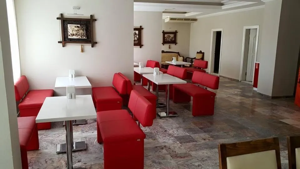 Restaurant/places to eat in meryemana hotel