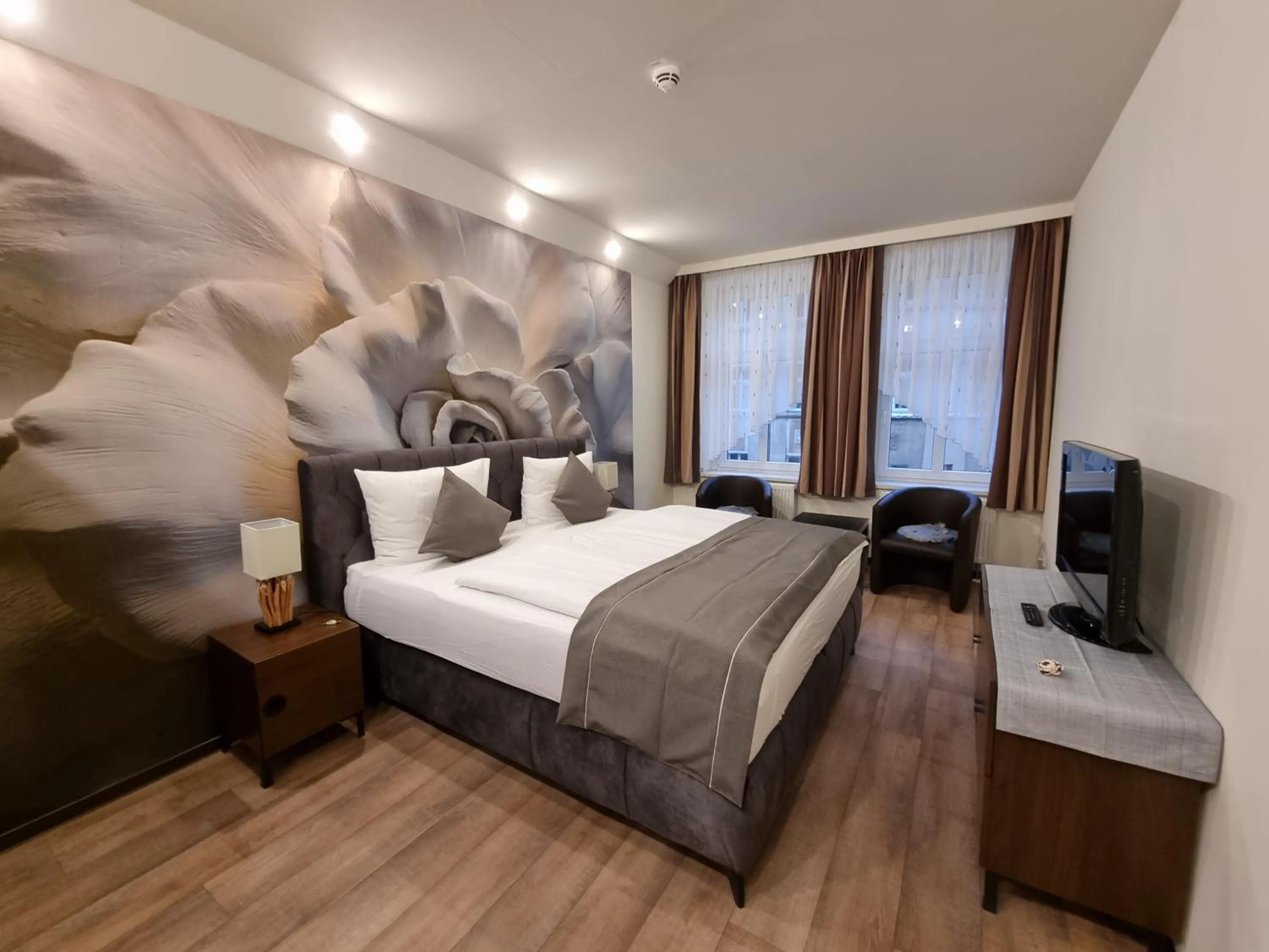 Photo of the whole room, Bed in Auenwald Hotel und Apartmenthaus