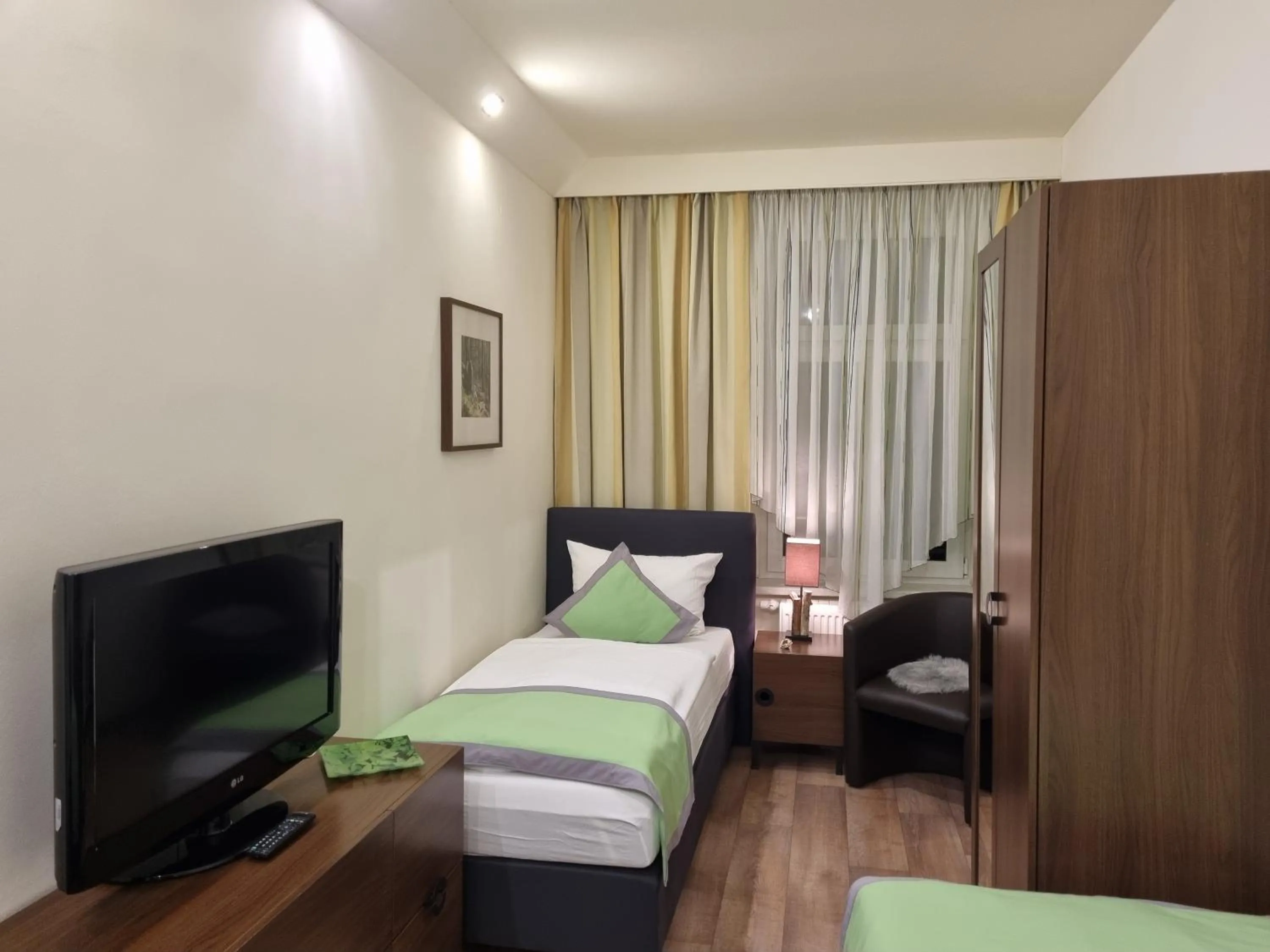 Photo of the whole room, Bed in Auenwald Hotel und Apartmenthaus