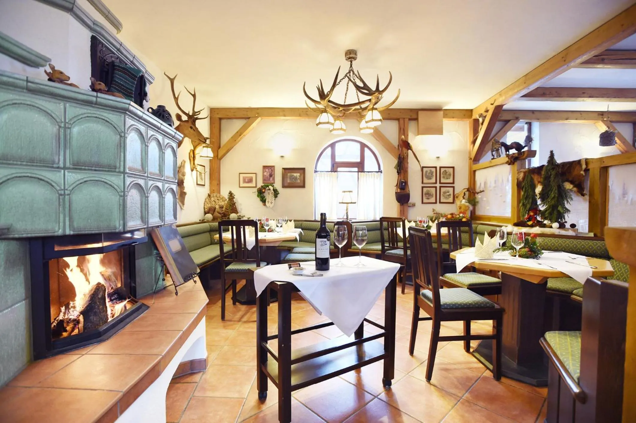 Restaurant/places to eat in Hotel Neue Höhe