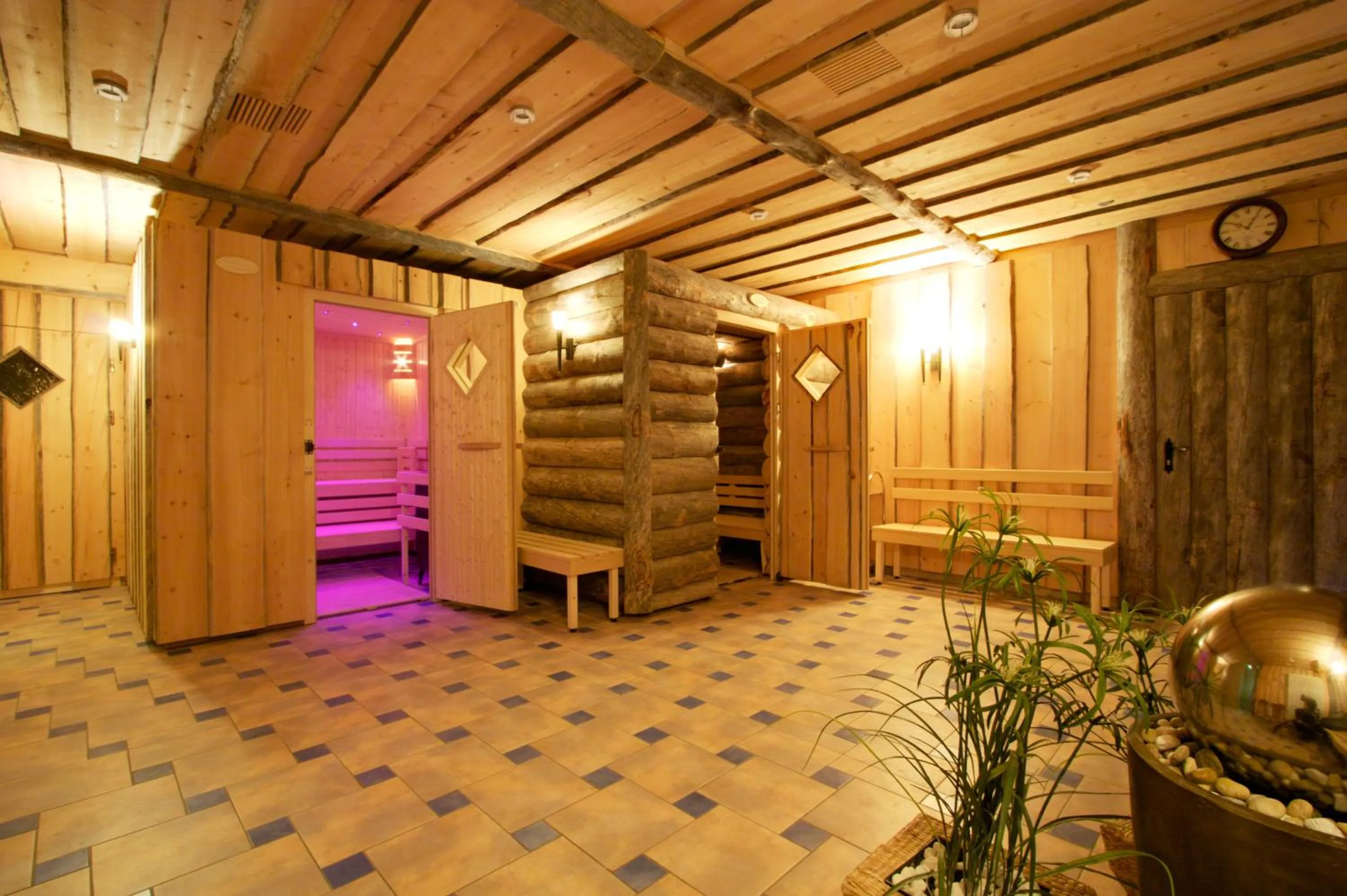 Spa and wellness centre/facilities in Hotel Neue Höhe