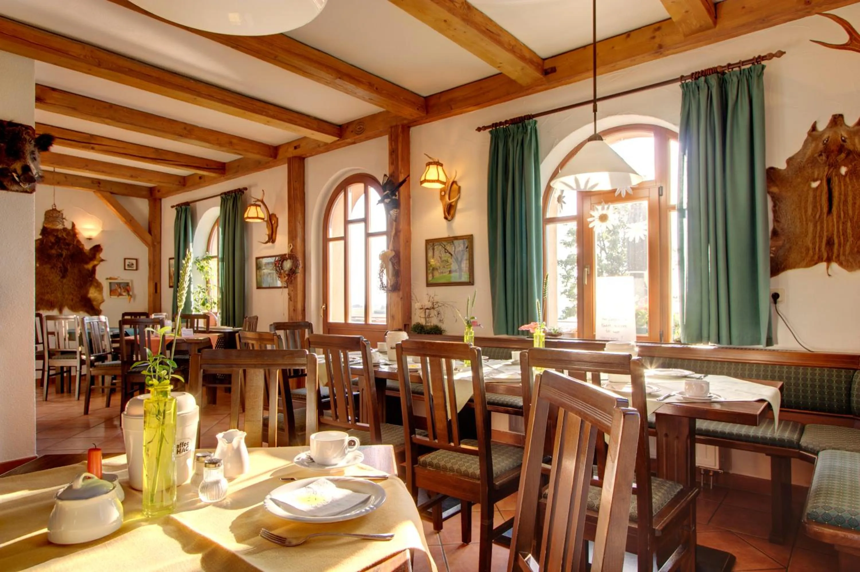 Restaurant/places to eat in Hotel Neue Höhe